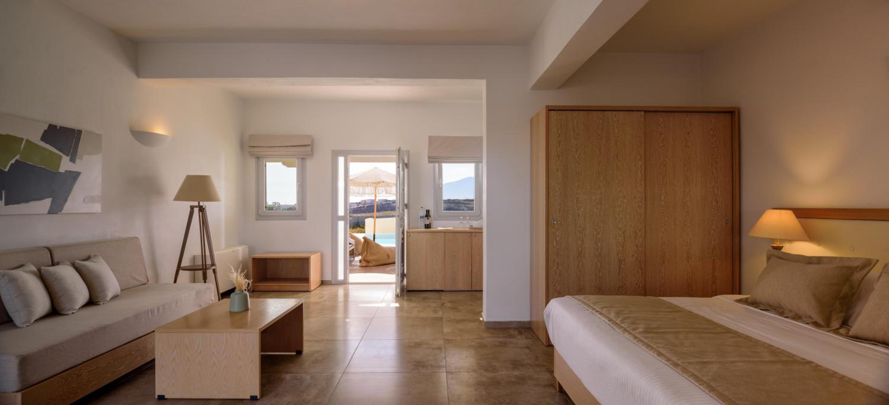 Superior Suite - Photo 11
