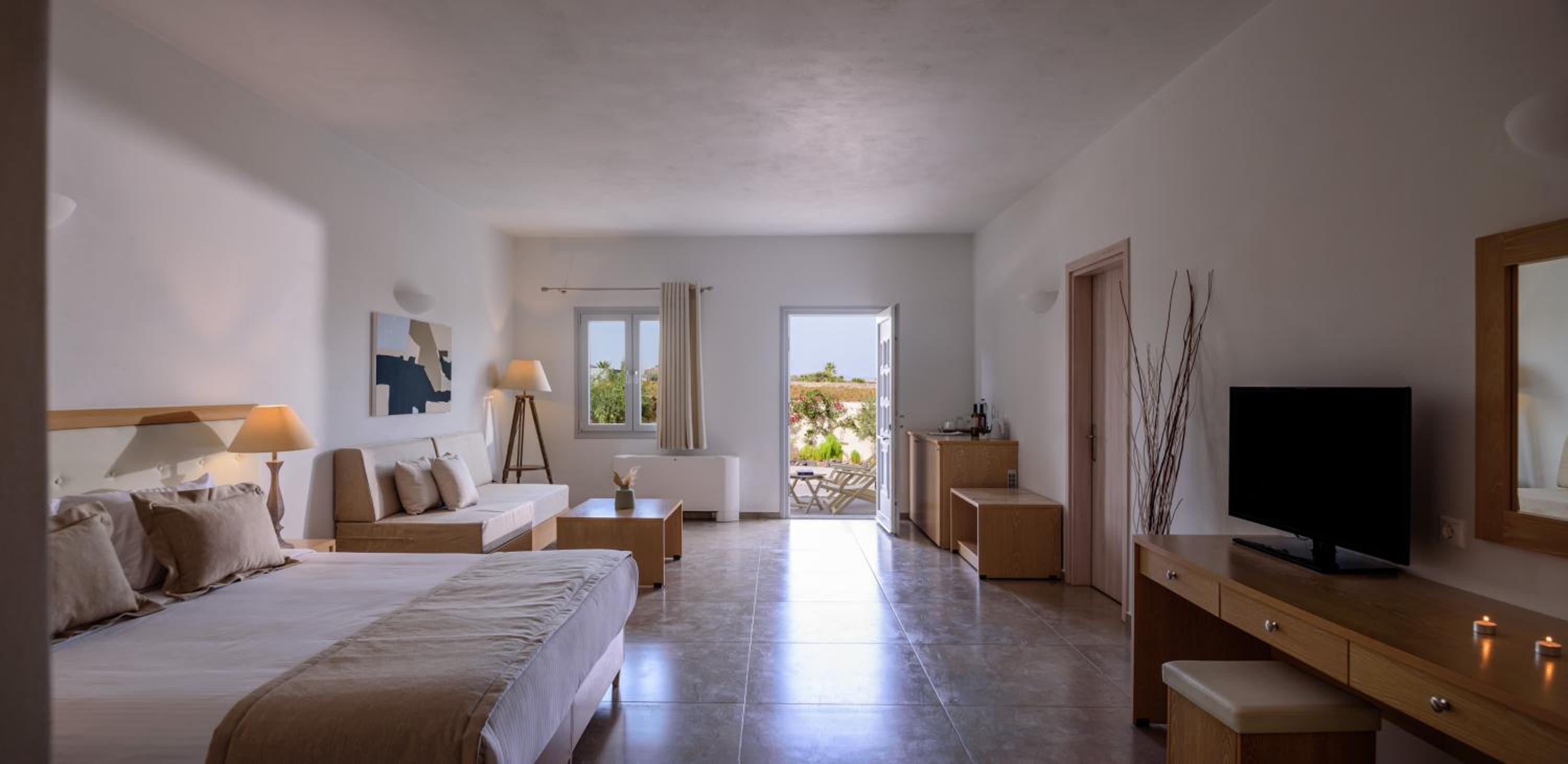 Superior Suite - Photo 10
