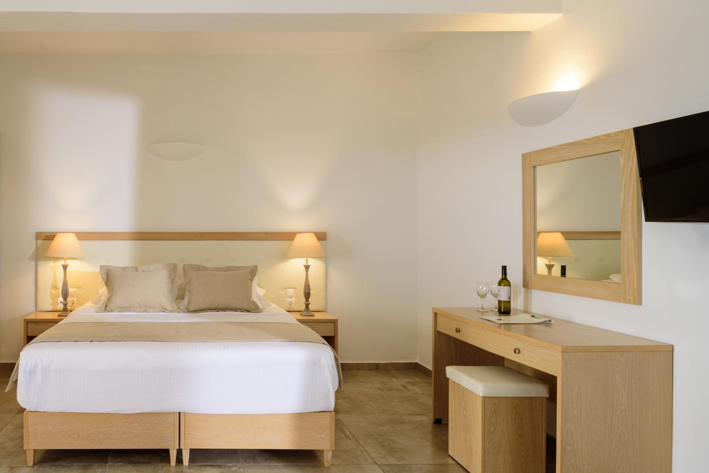 Superior Suite - Photo 28