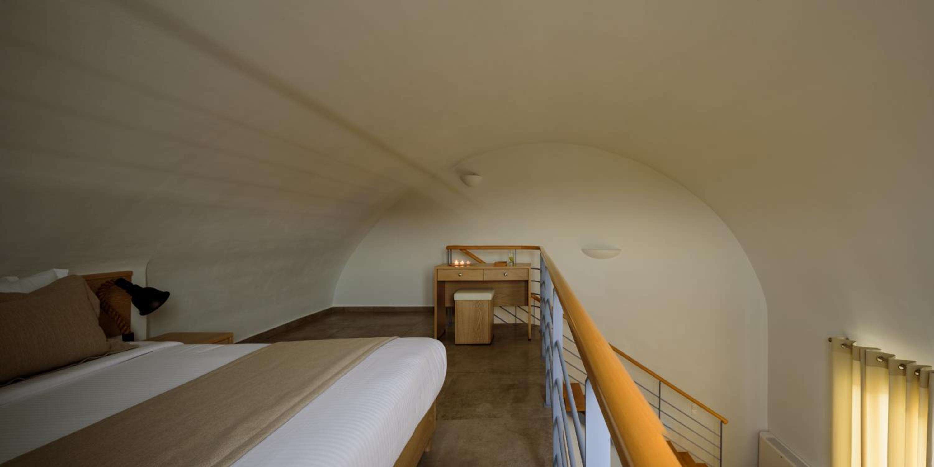 Loft Suite with Outdoor Hot Tub - Photo 36
