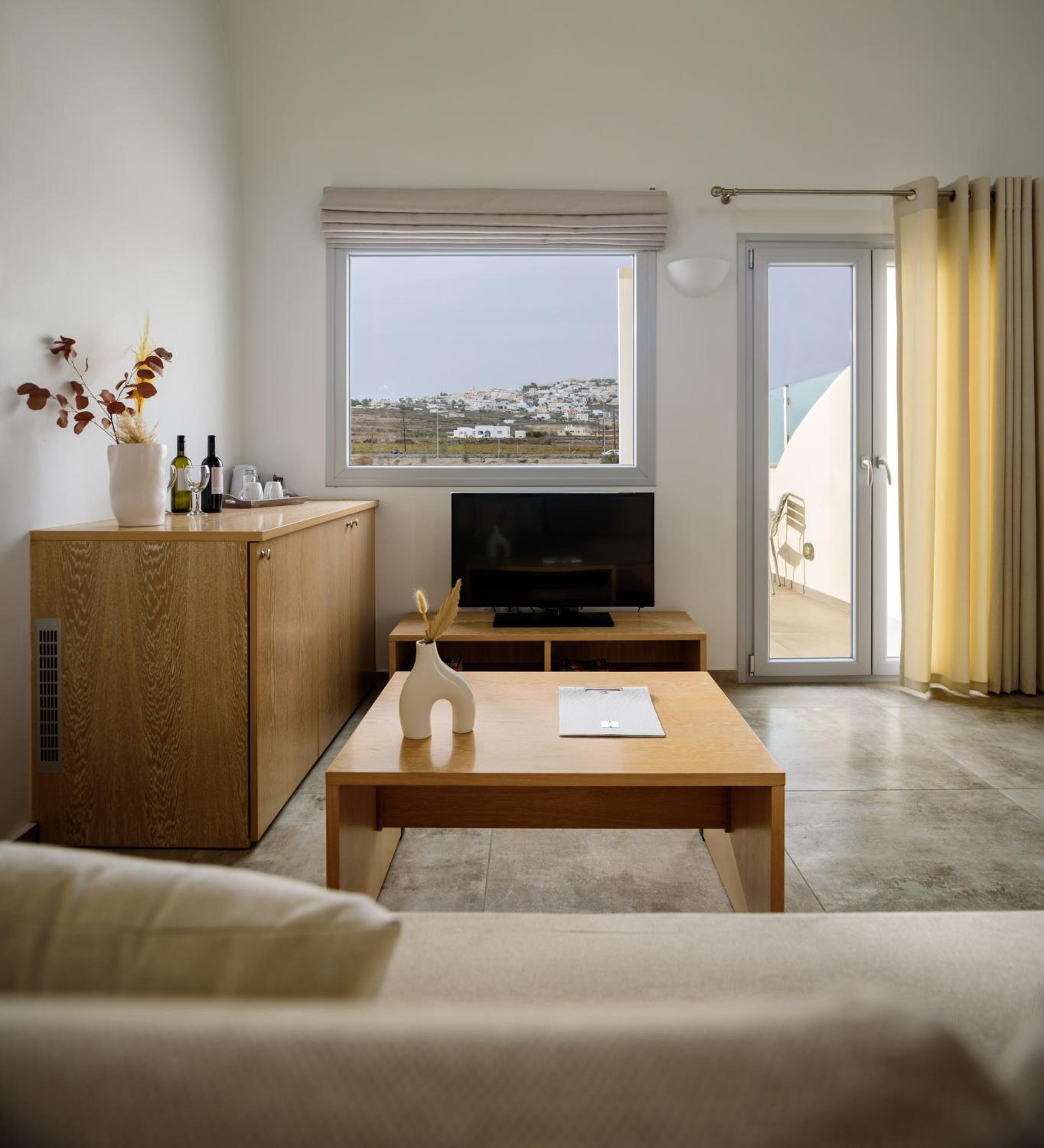 Loft Suite with Outdoor Hot Tub - Photo 37