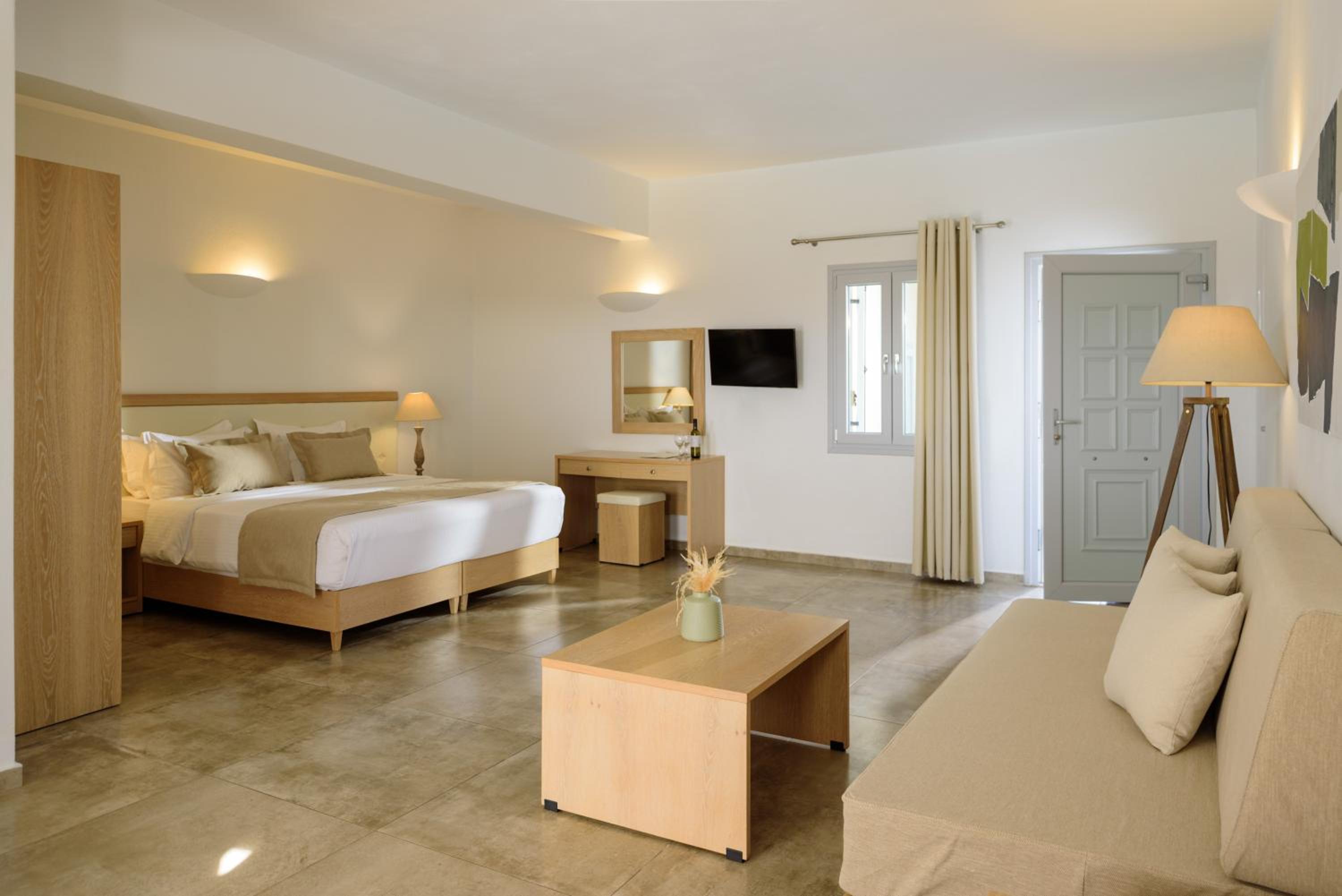 Superior Suite - Photo 31