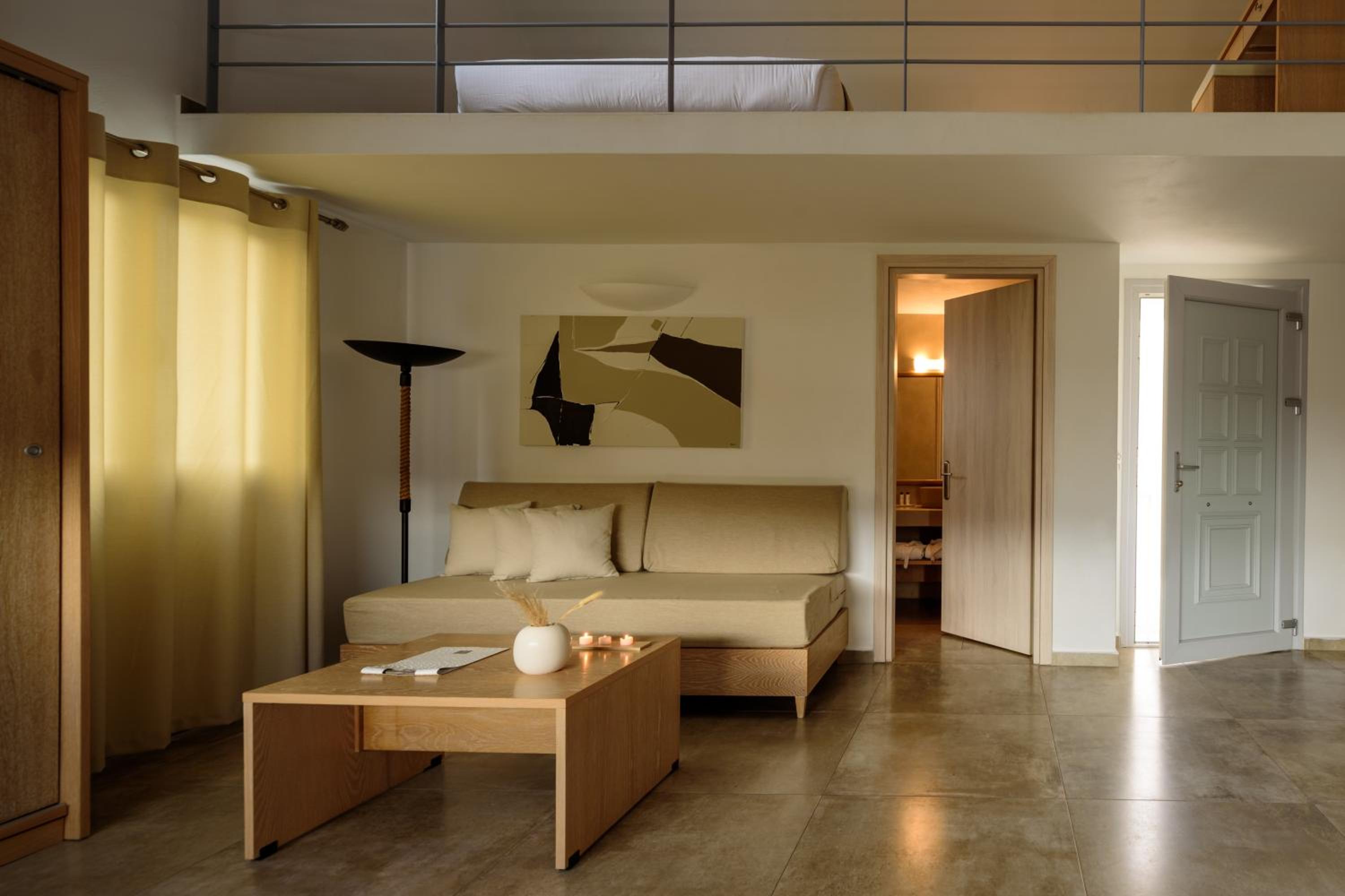 Loft Suite with Outdoor Hot Tub - Photo 39