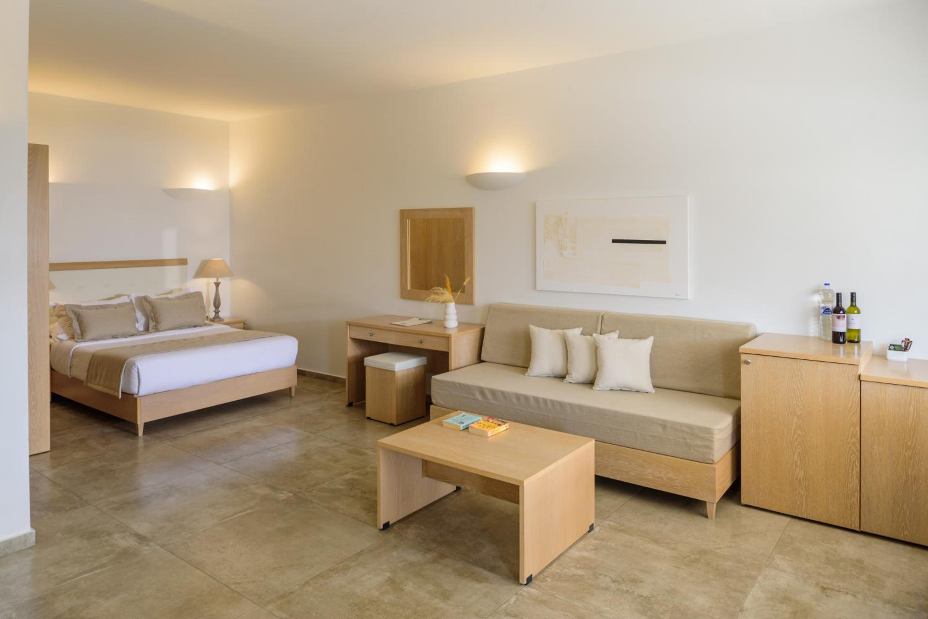 Superior Suite - Photo 32