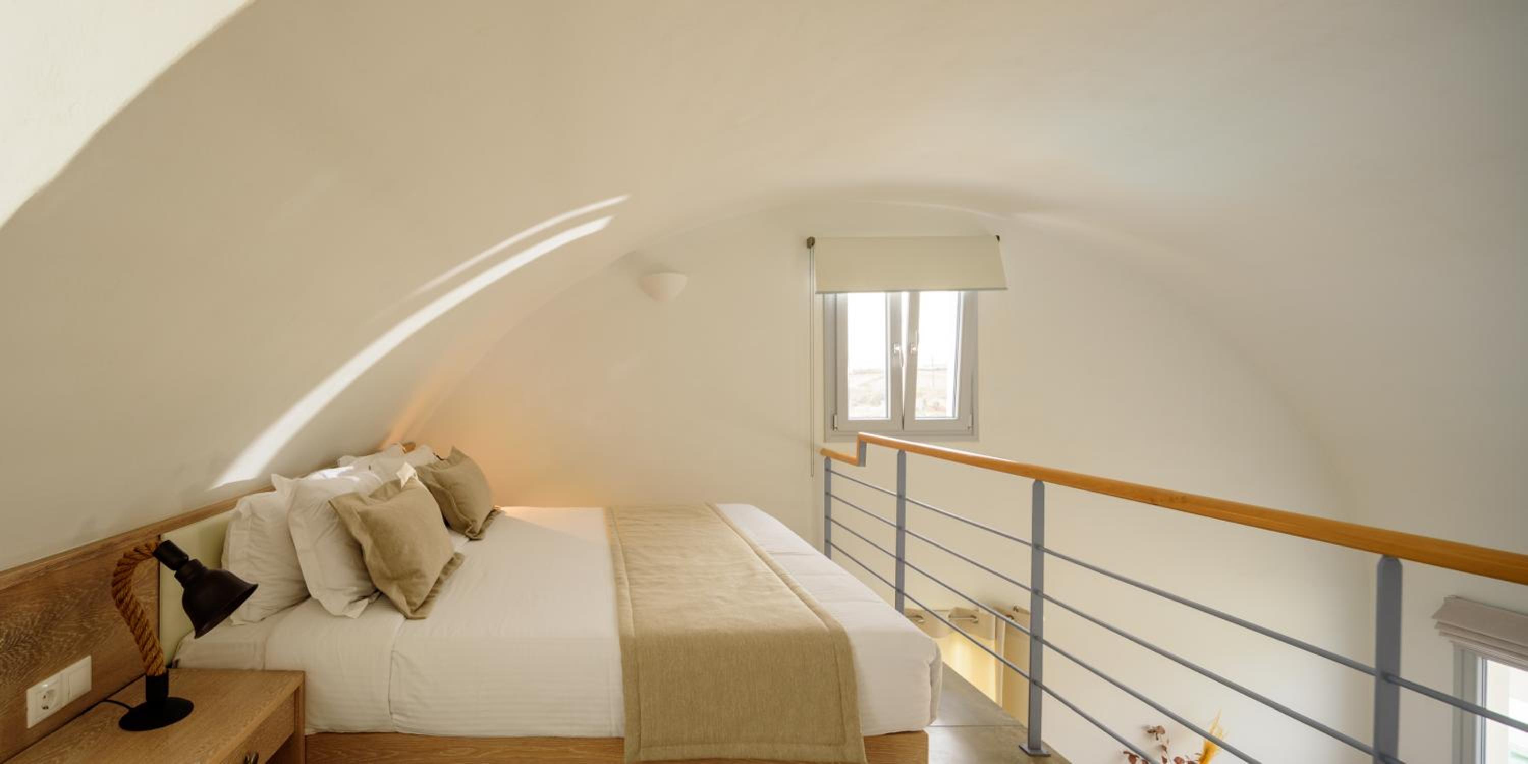 Loft Suite with Outdoor Hot Tub - Photo 40