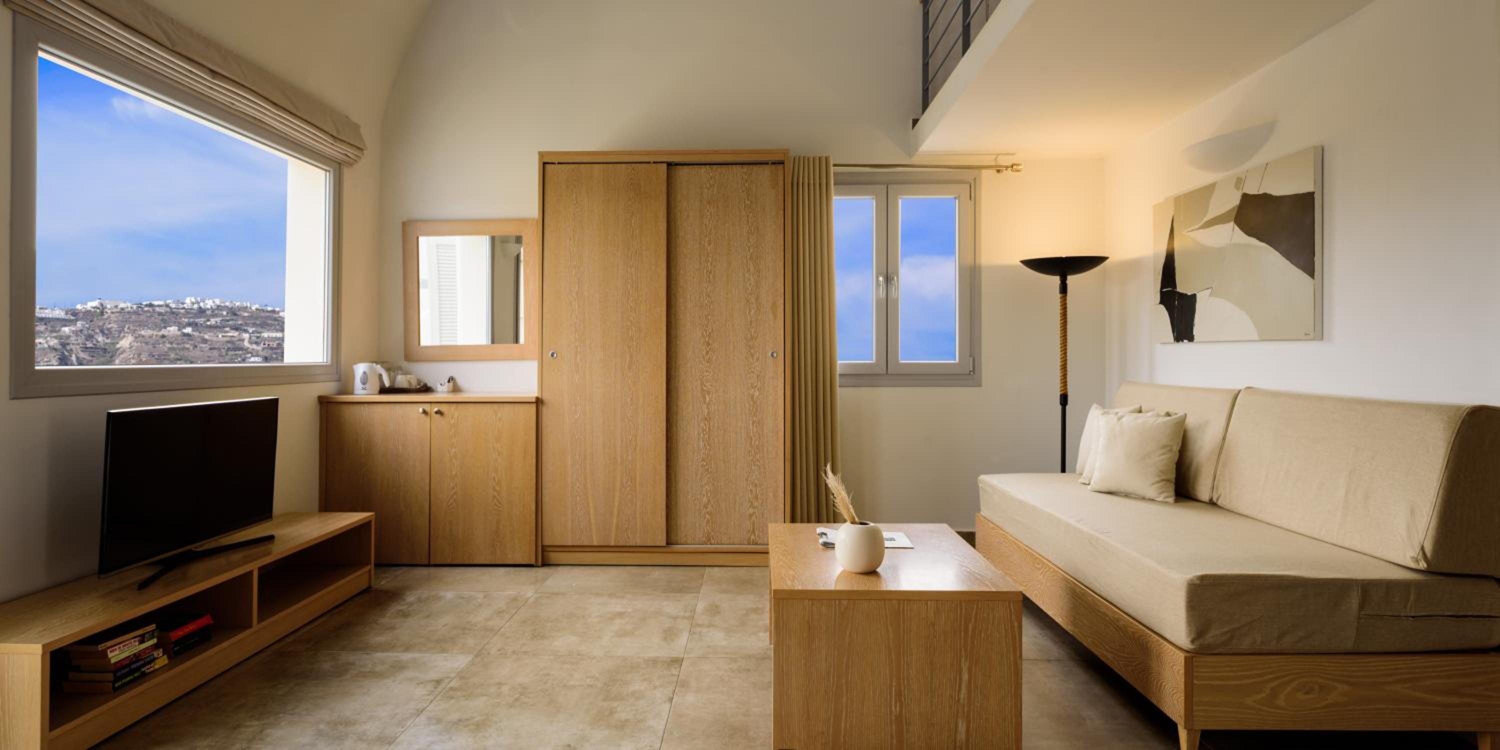 Loft Suite with Outdoor Hot Tub - Photo 41