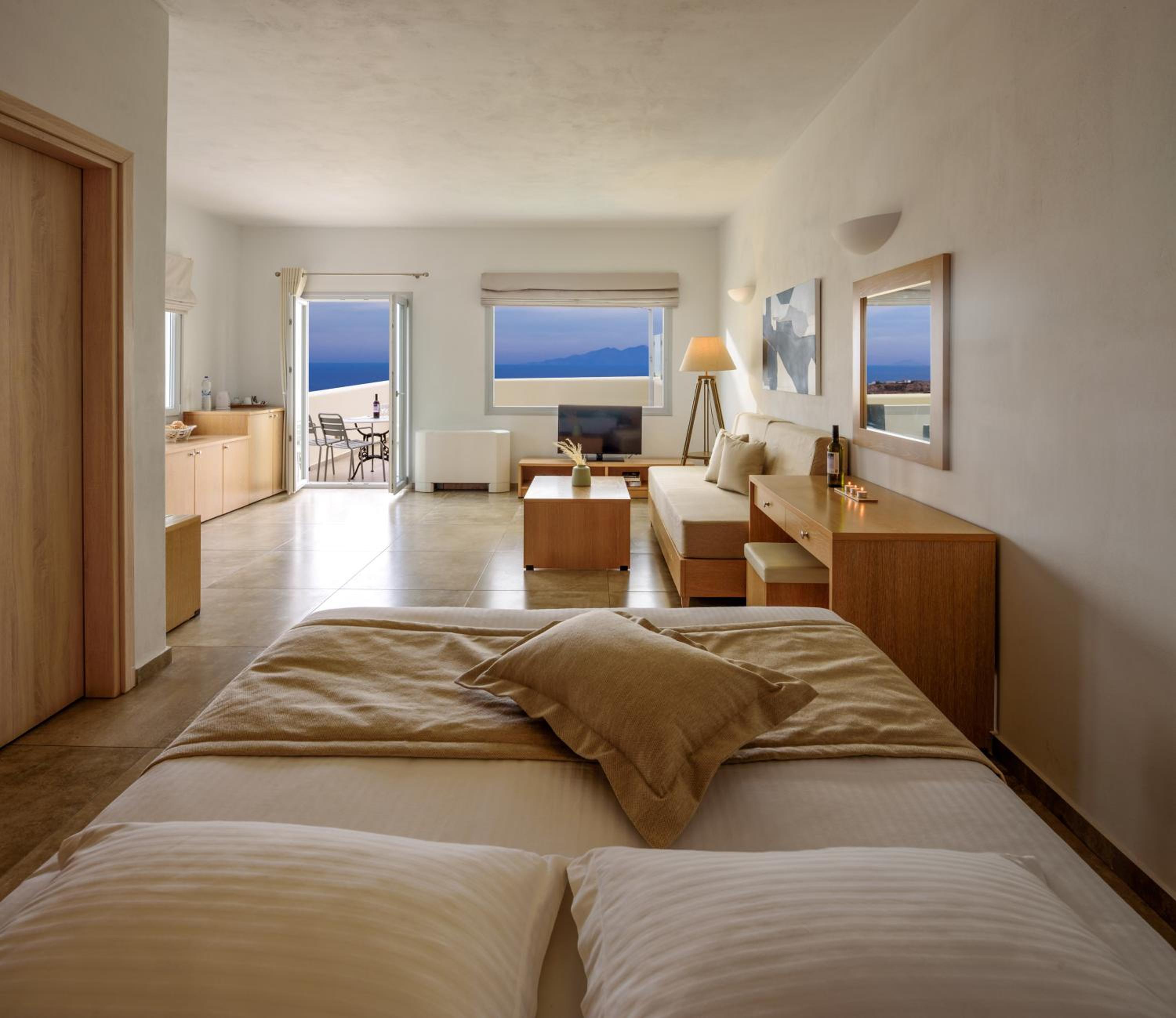 Junior Suite with Sea View and Outdoor Hot Tub - Photo 11
