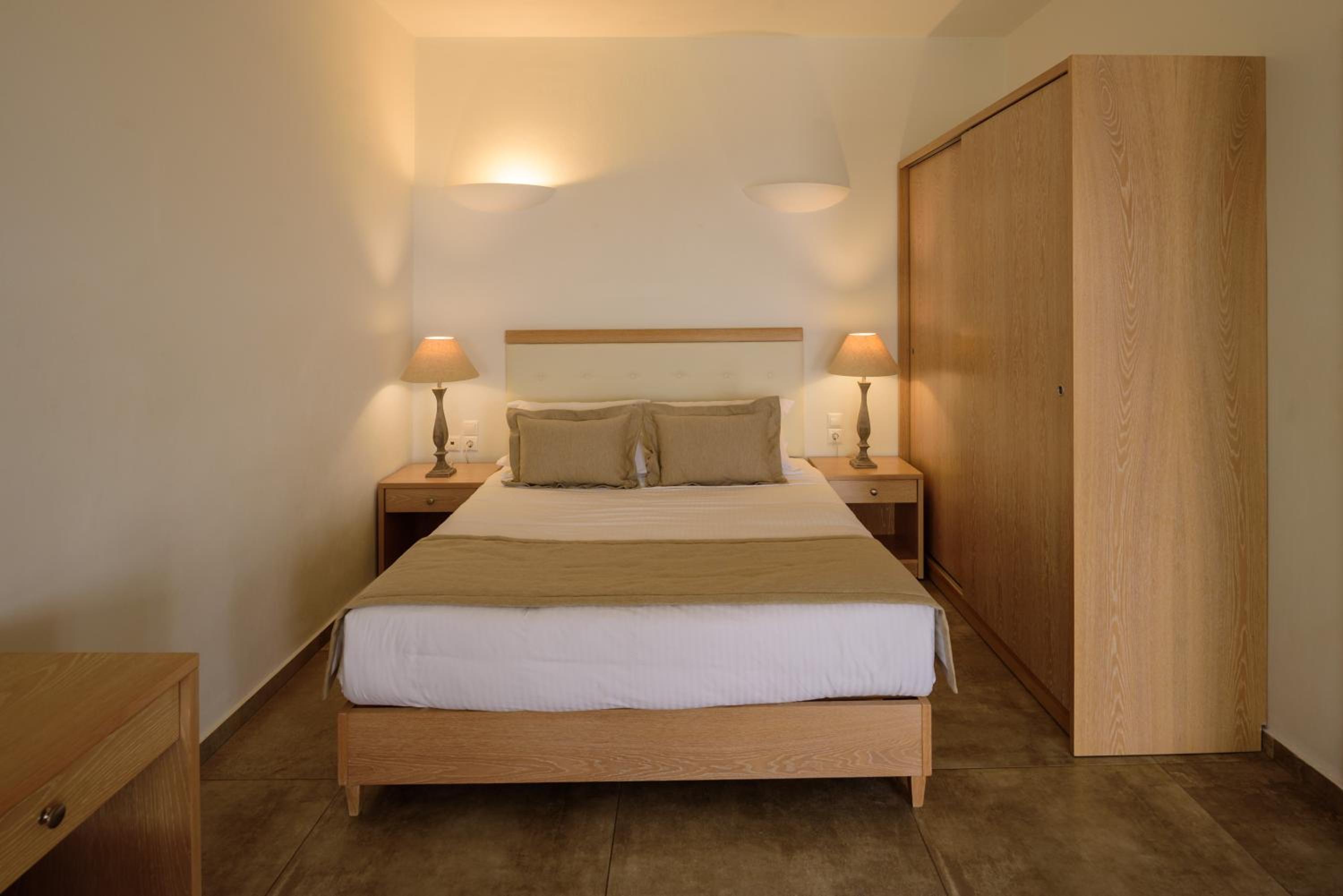 Superior Suite - Photo 35