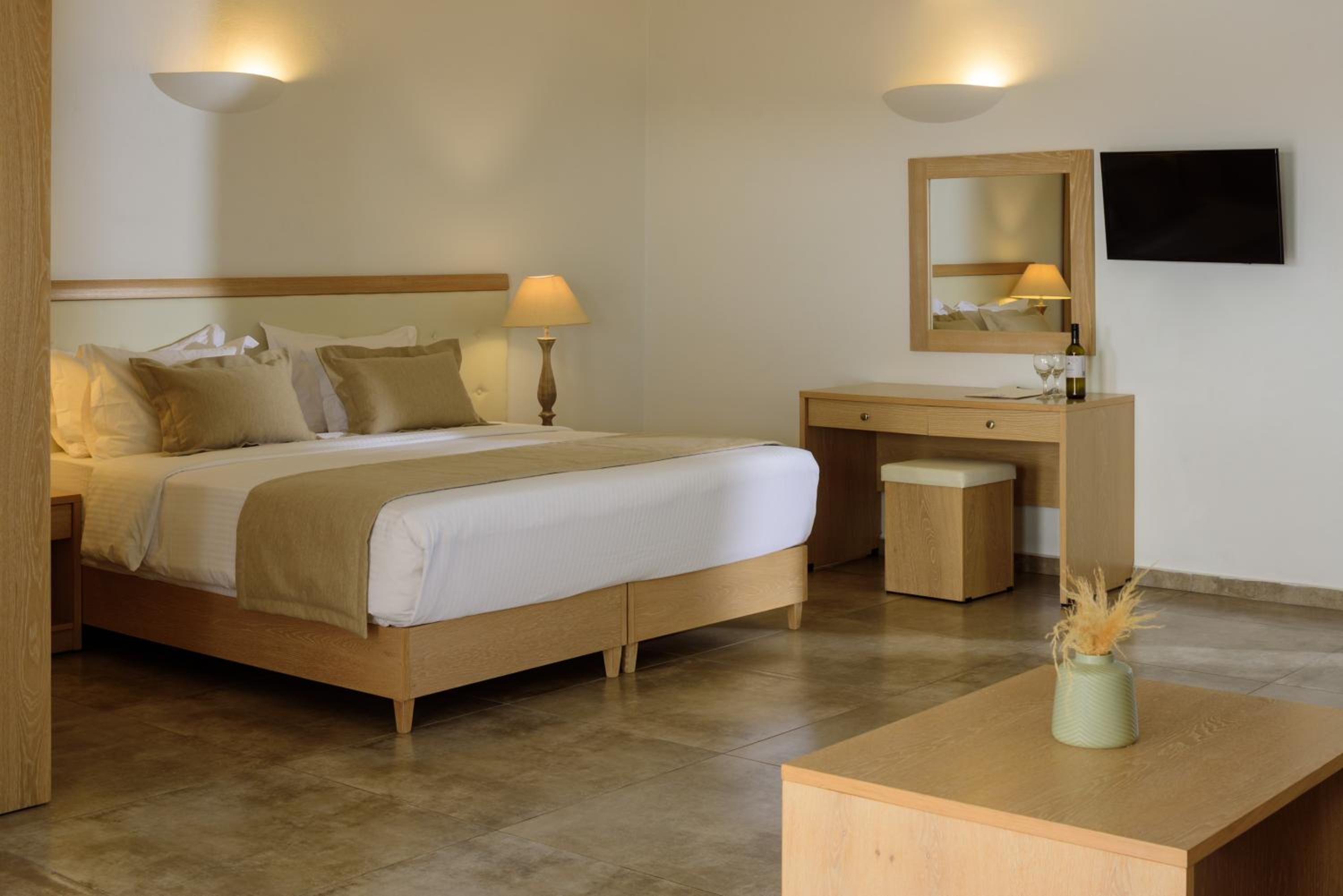 Superior Suite - Photo 36