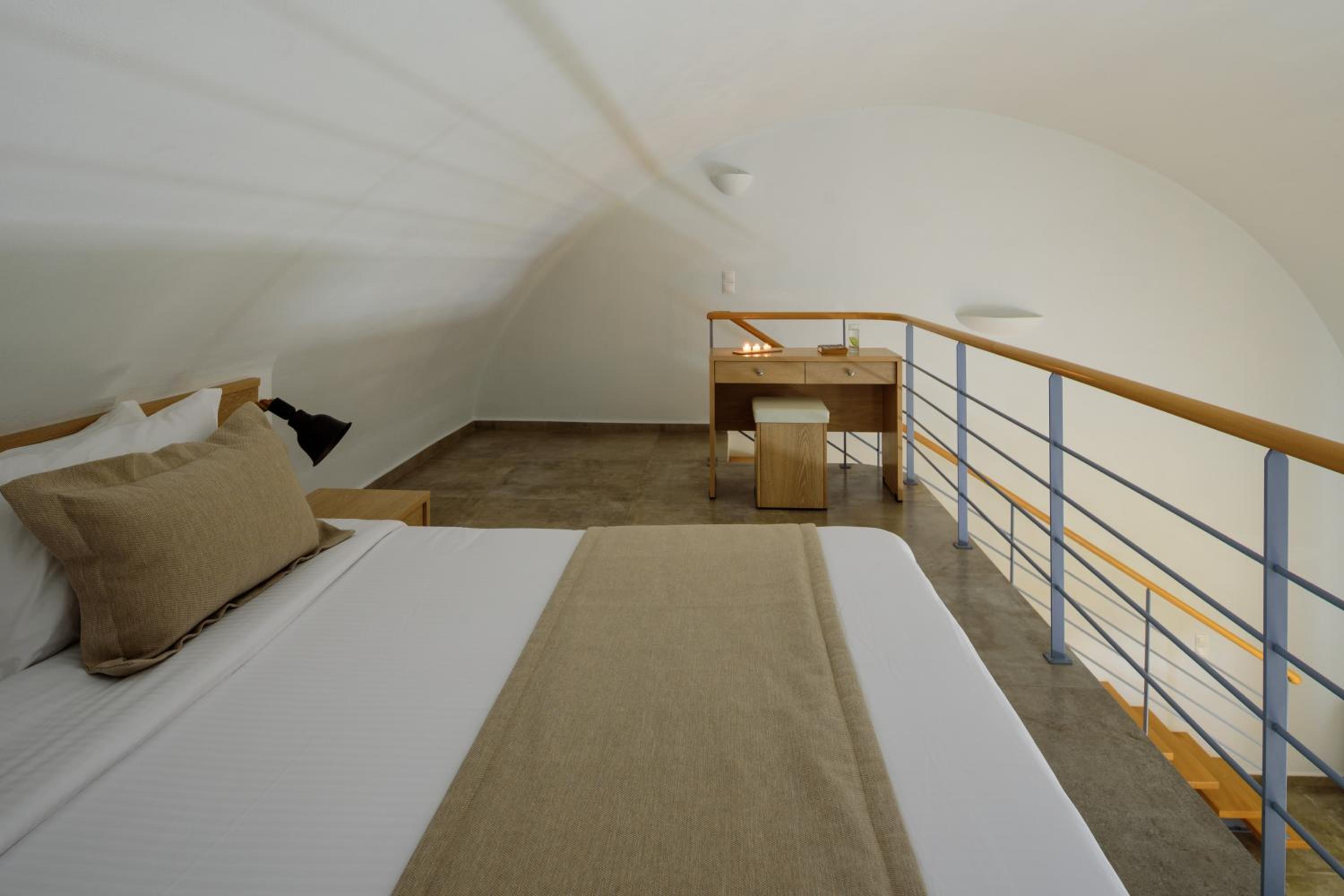 Loft Suite with Outdoor Hot Tub - Photo 43