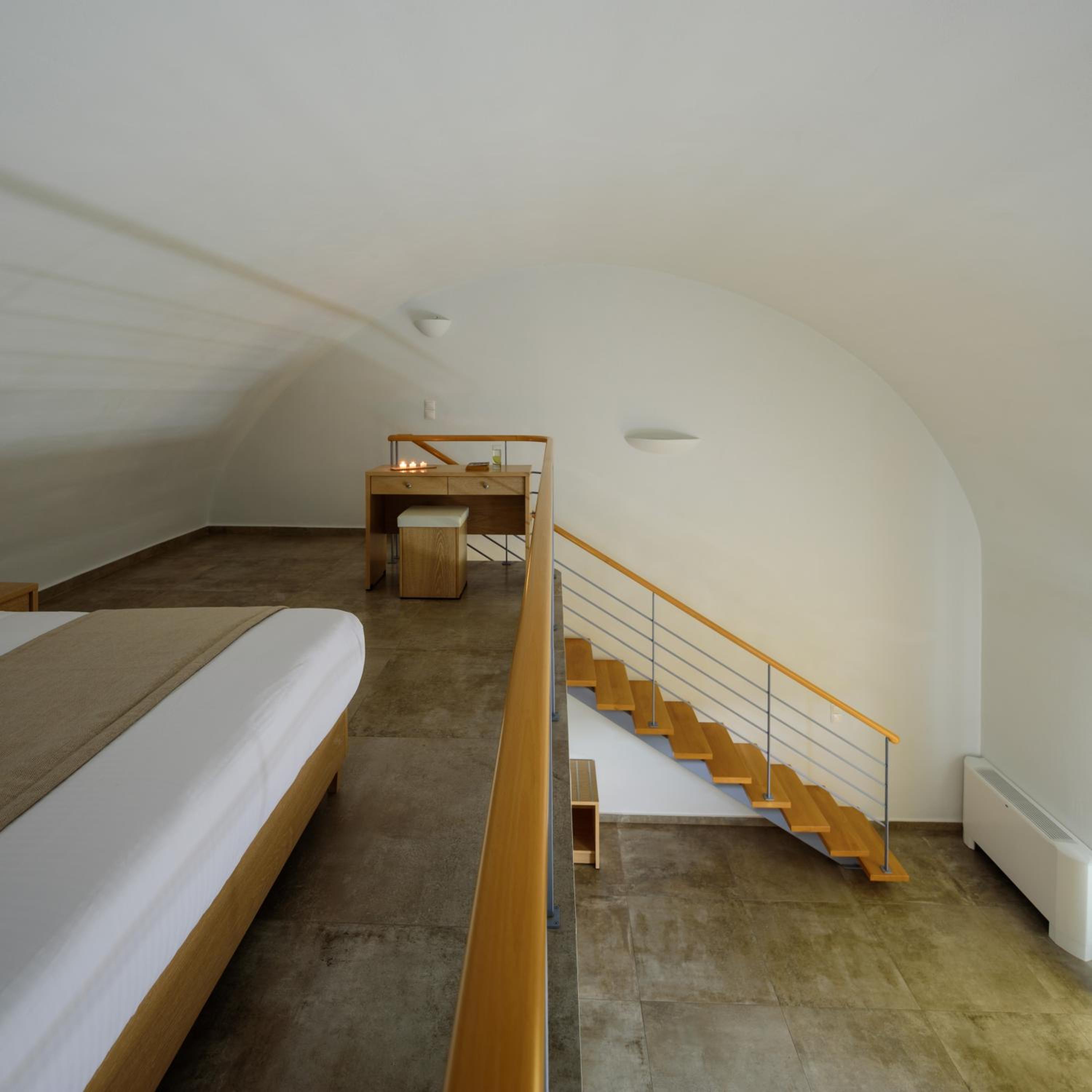 Loft Suite with Outdoor Hot Tub - Photo 45