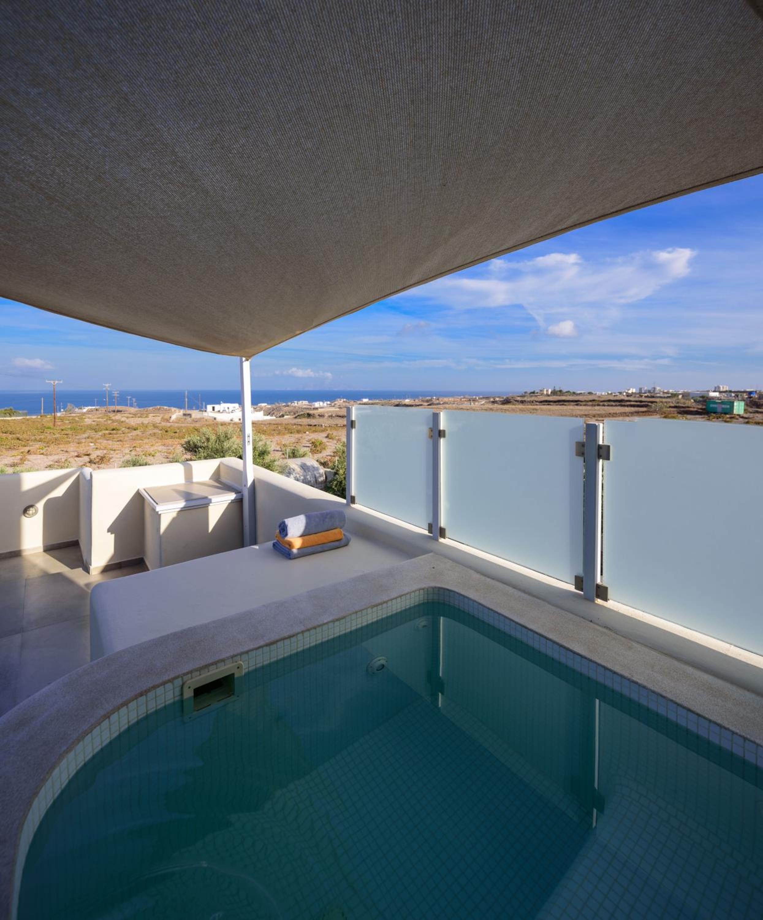 Loft Suite with Outdoor Hot Tub - Photo 2