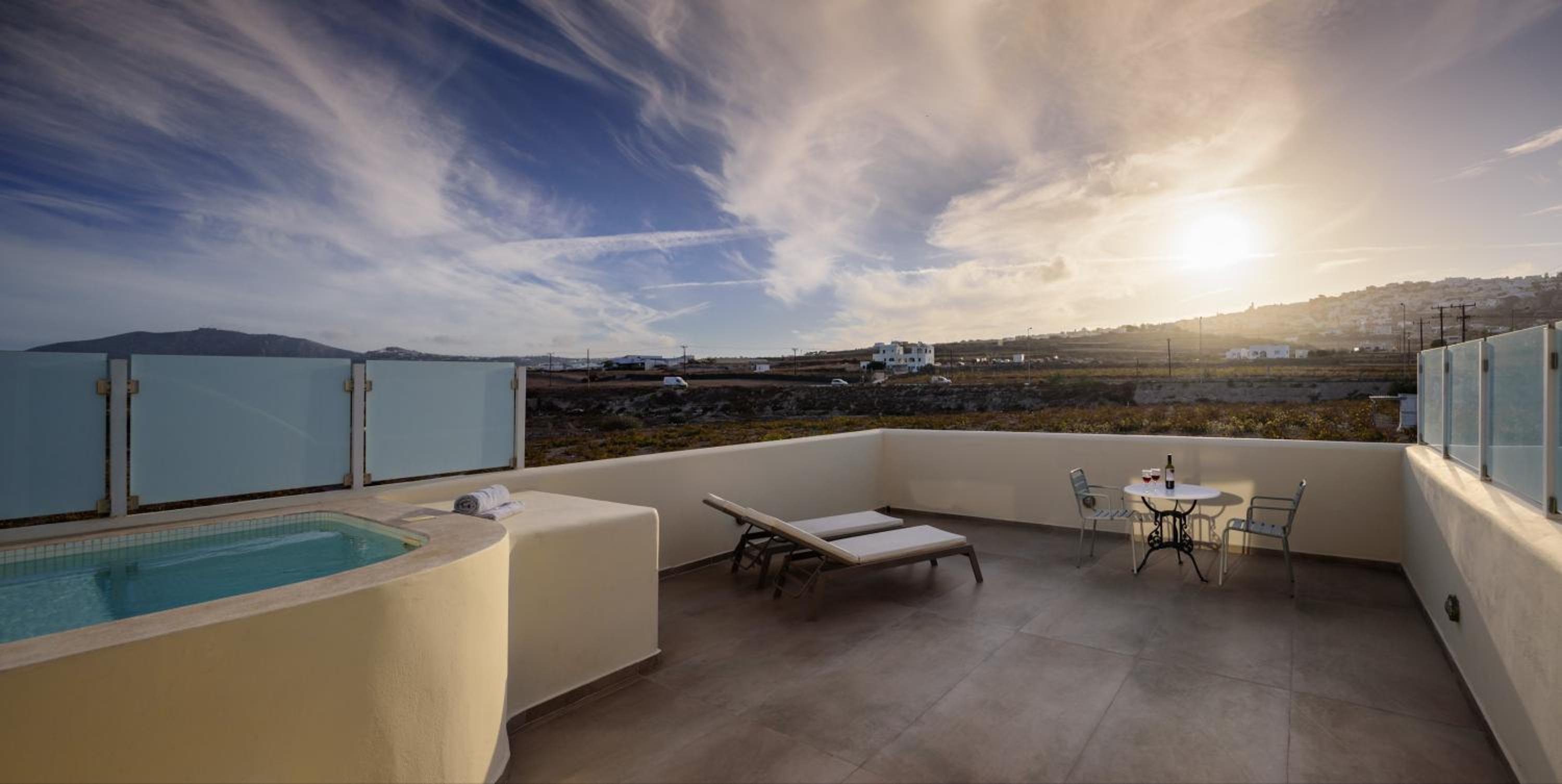 Loft Suite with Outdoor Hot Tub - Photo 4