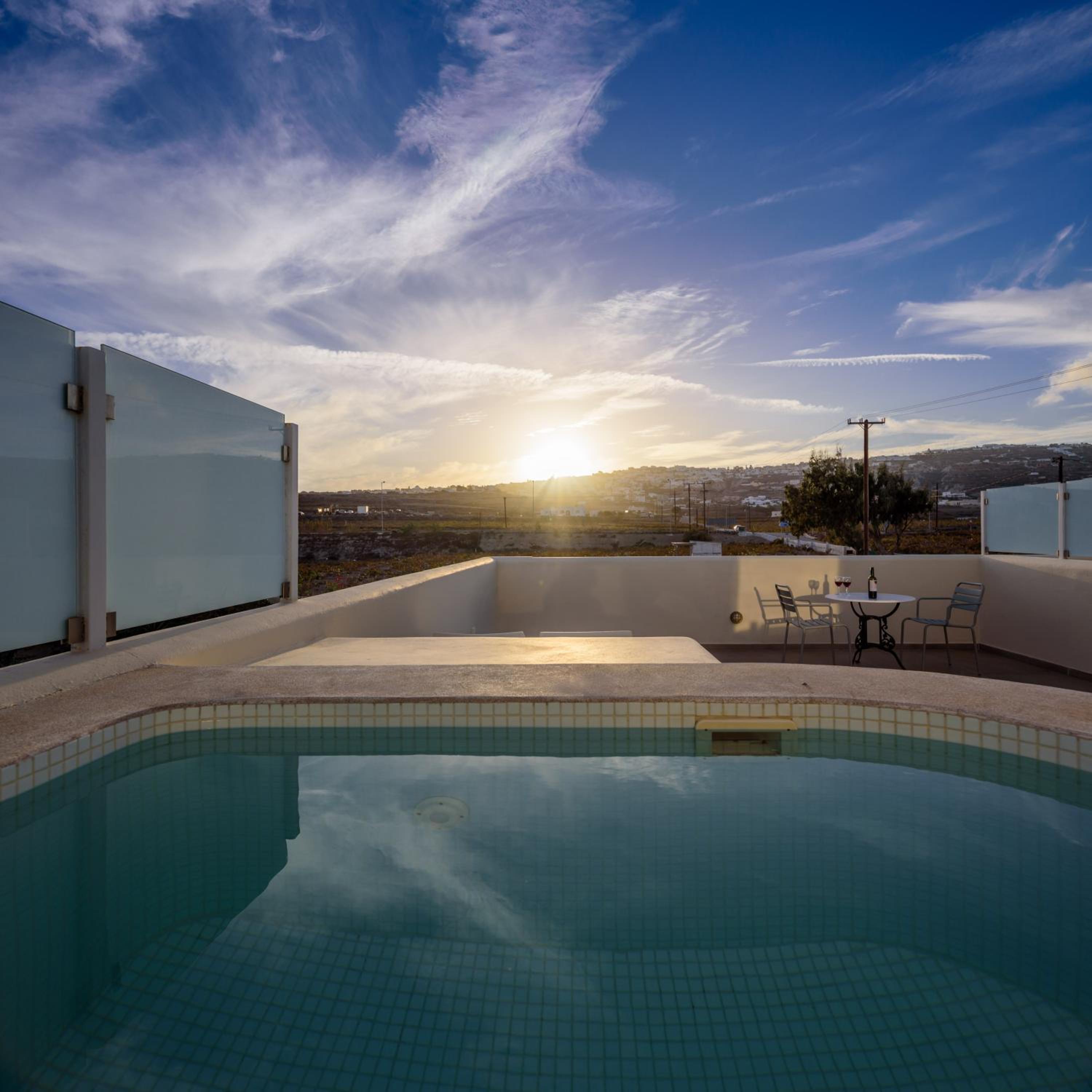 Loft Suite with Outdoor Hot Tub - Photo 6