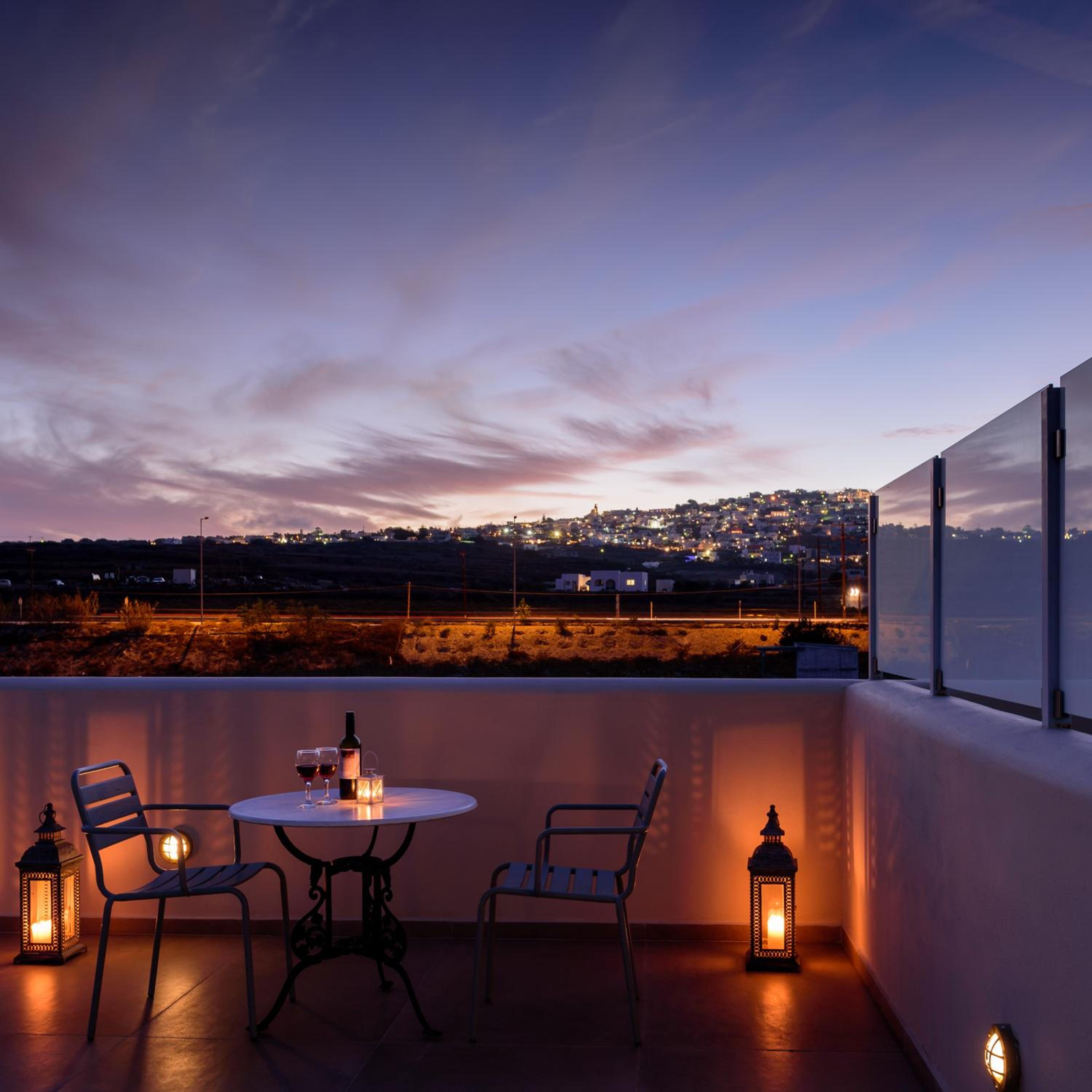 Loft Suite with Outdoor Hot Tub - Photo 7