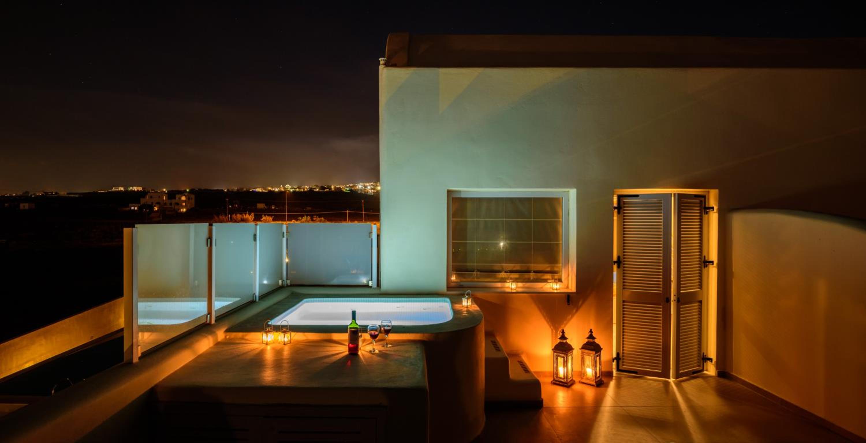 Loft Suite with Outdoor Hot Tub - Photo 9