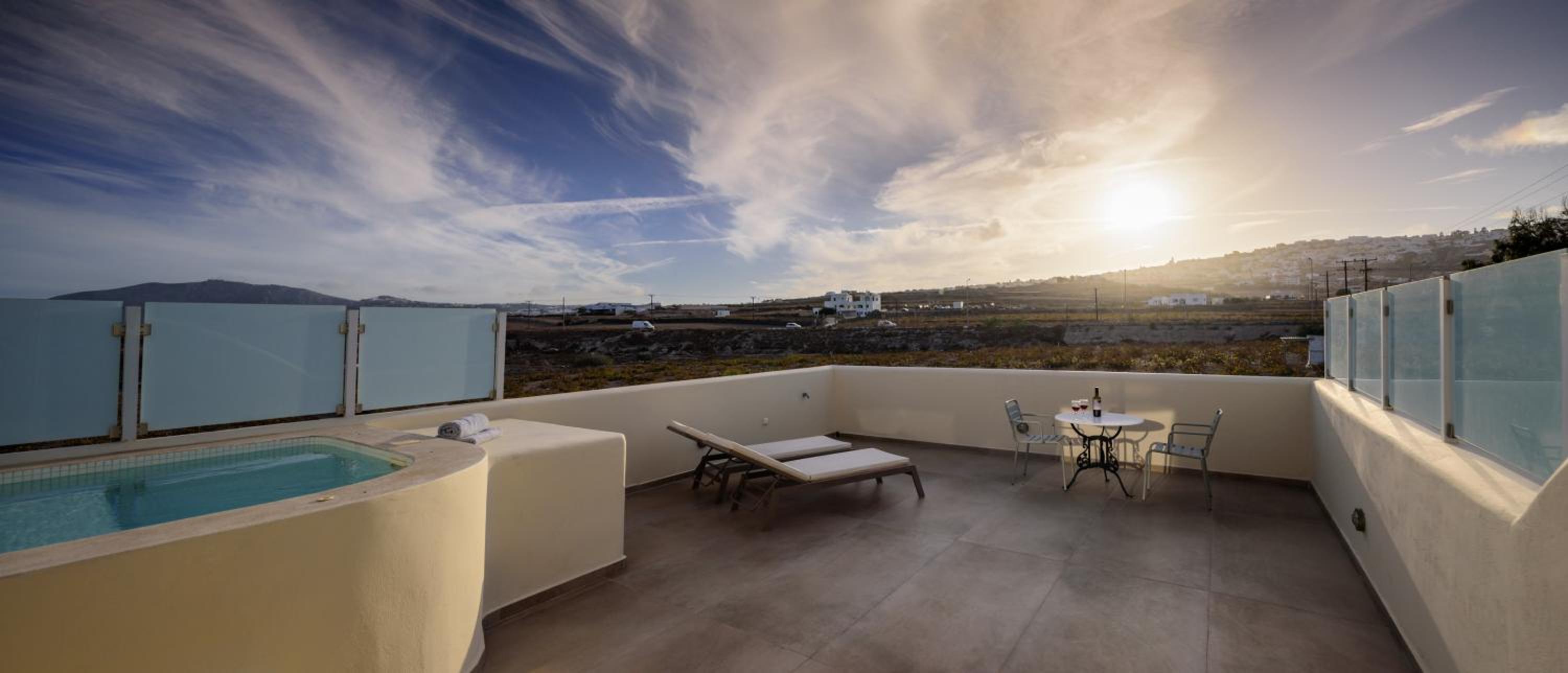 Loft Suite with Outdoor Hot Tub - Photo 11