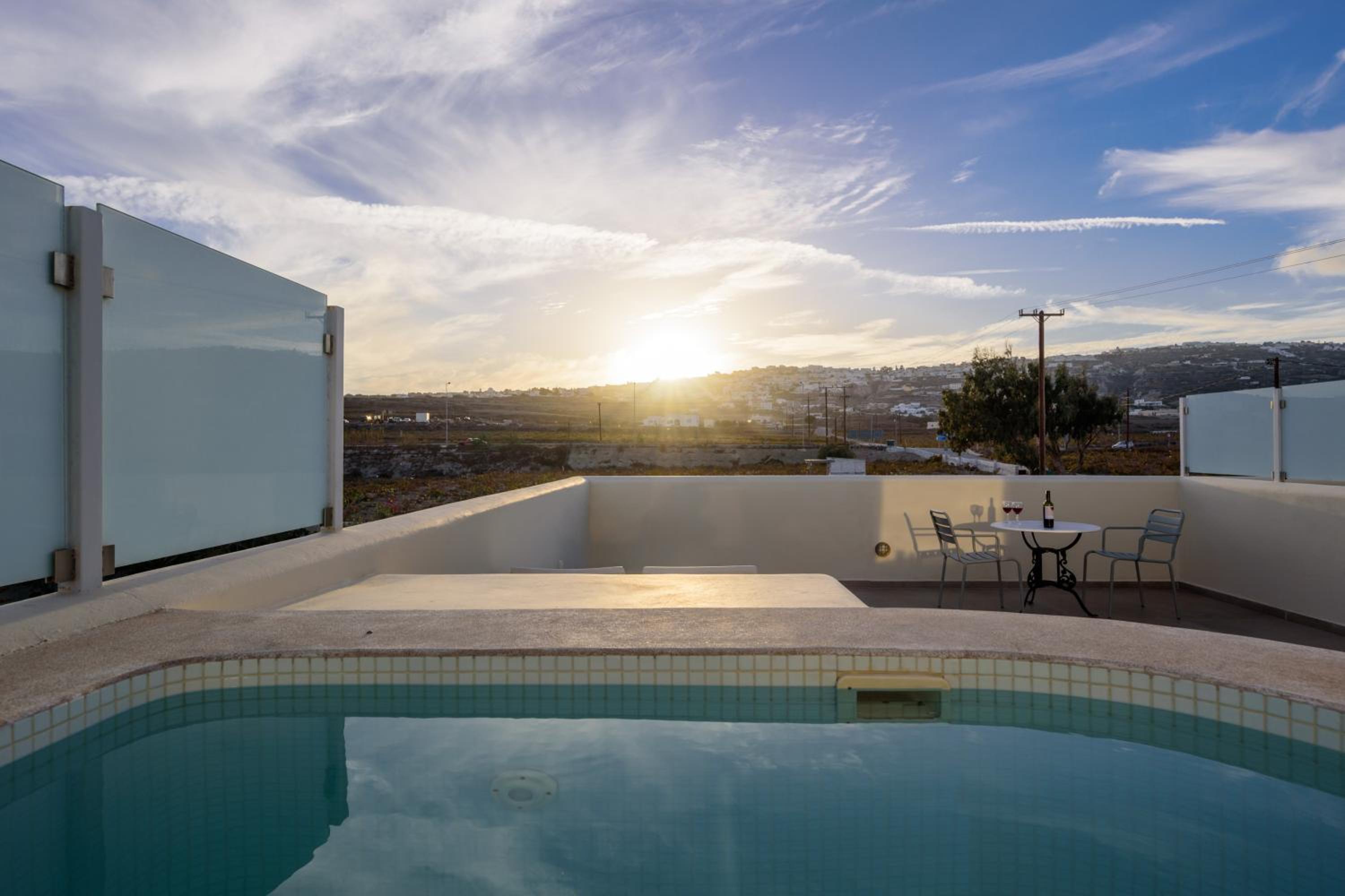 Loft Suite with Outdoor Hot Tub - Photo 16