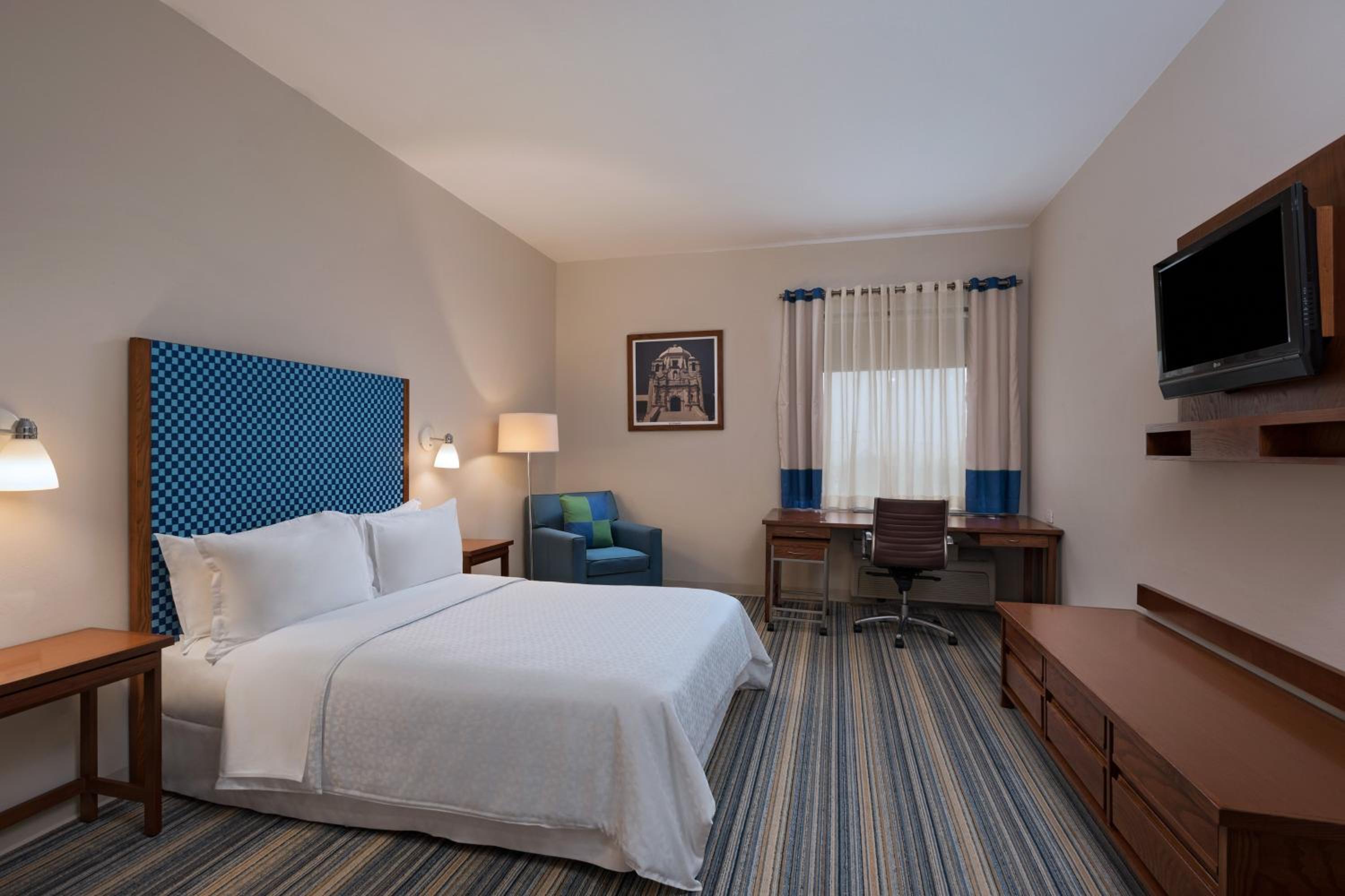 Deluxe King Room - Photo 1