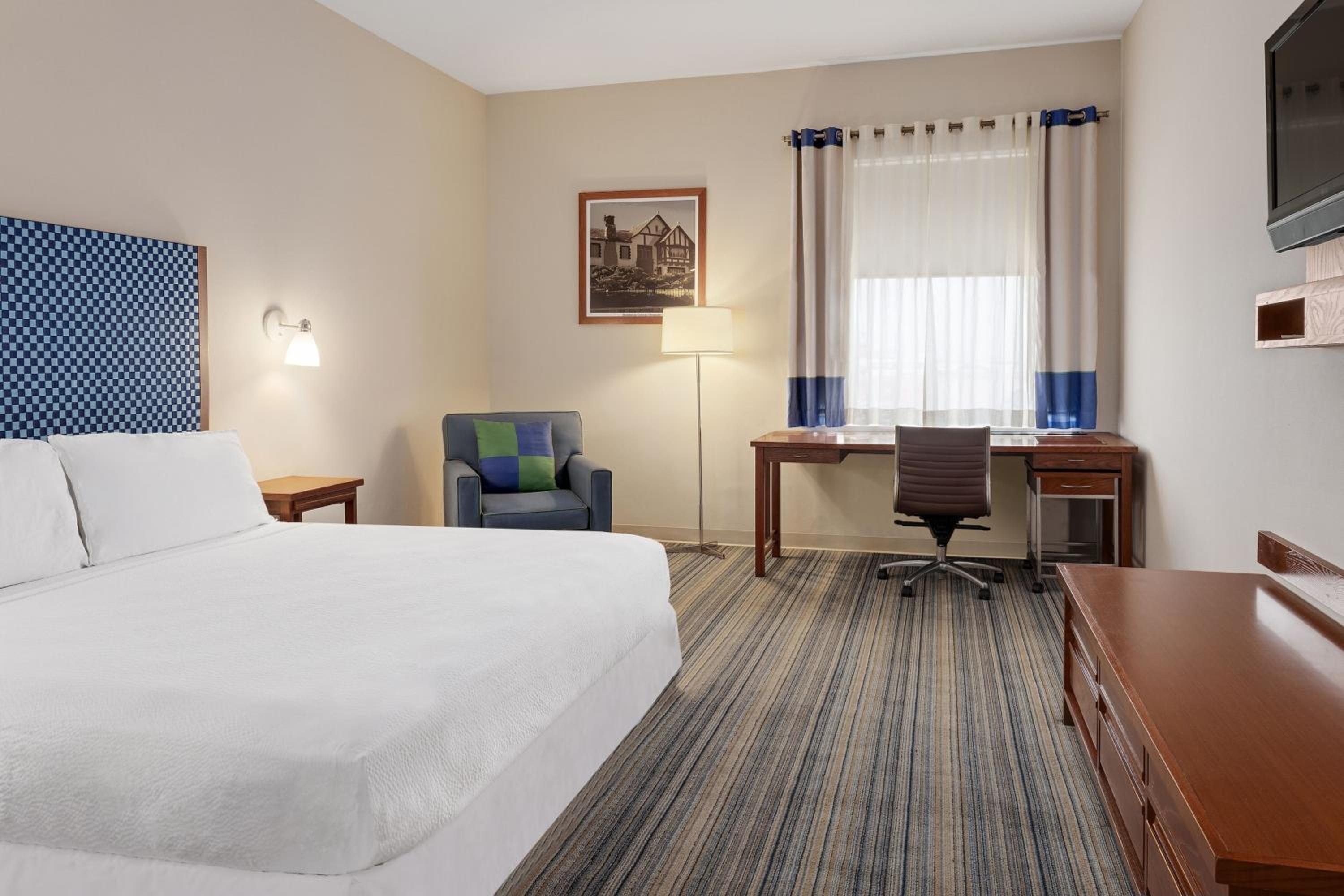 Deluxe King Room - Photo 5