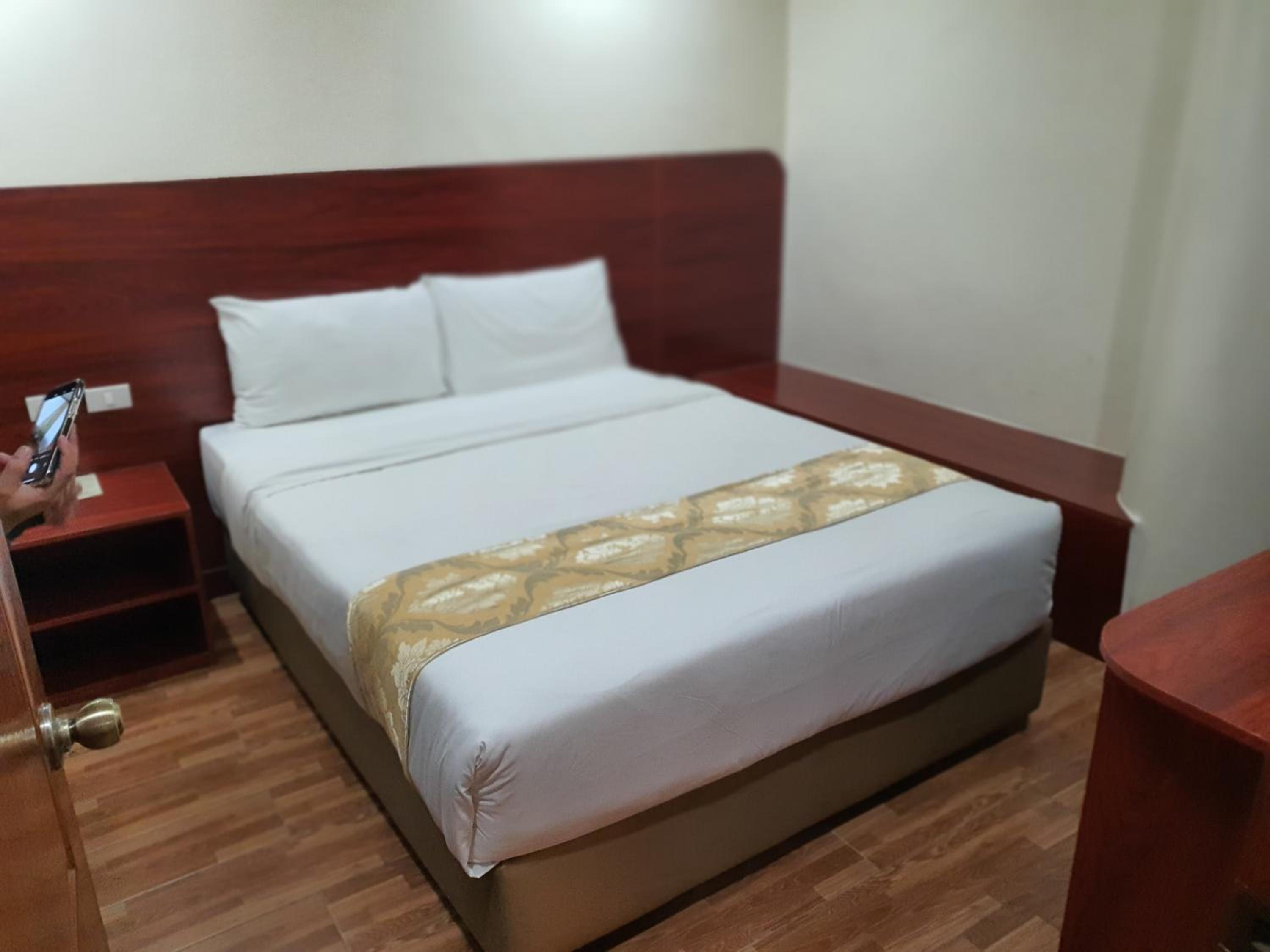 Deluxe Family Suite - Photo 7