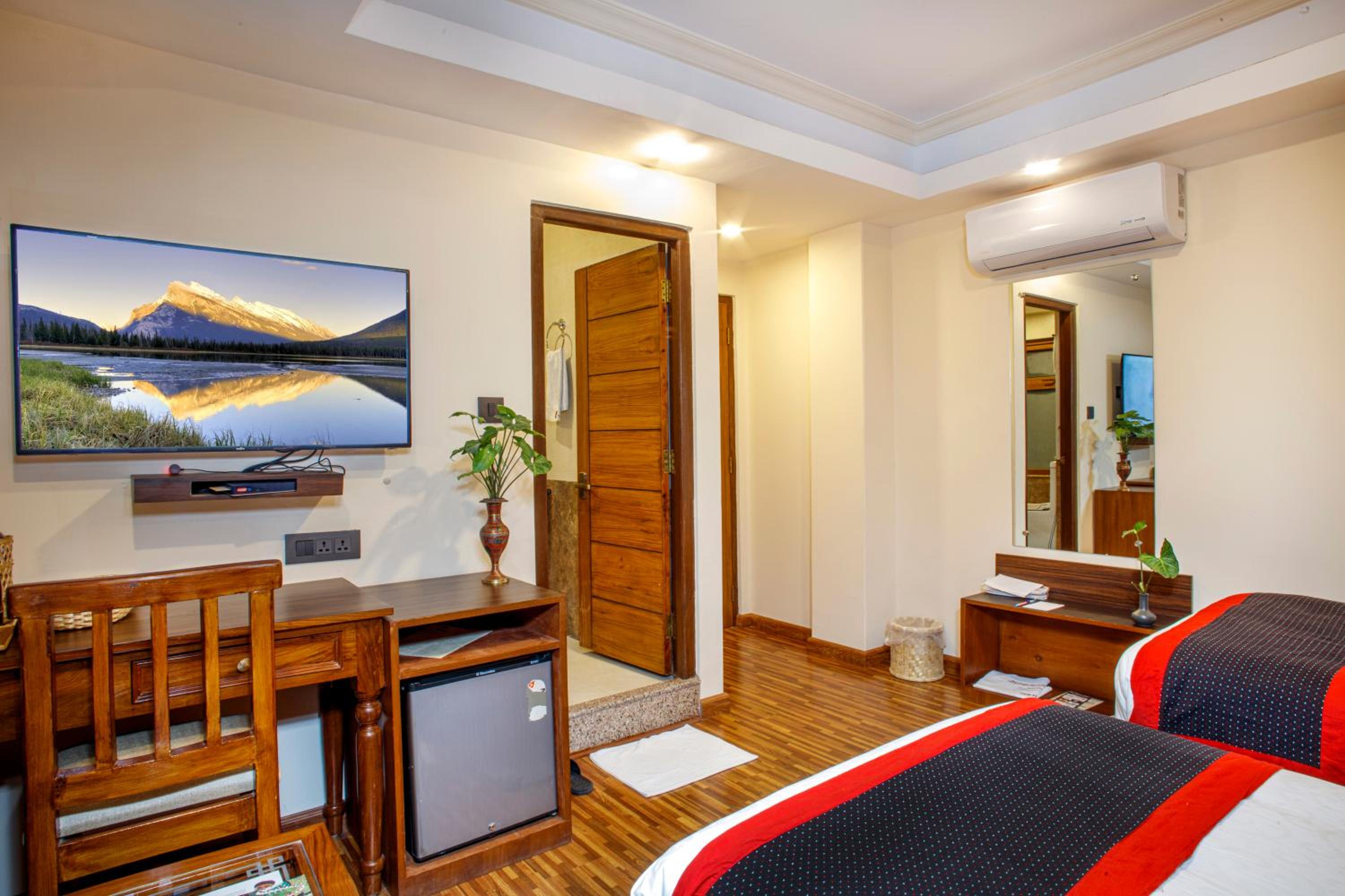 Deluxe Double or Twin Room photo 2