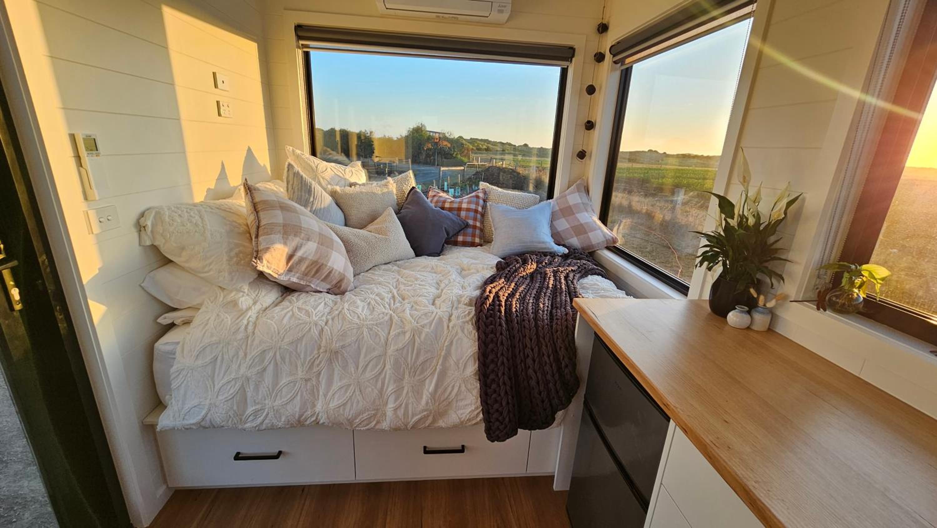 King Room with Lake View photo 2
