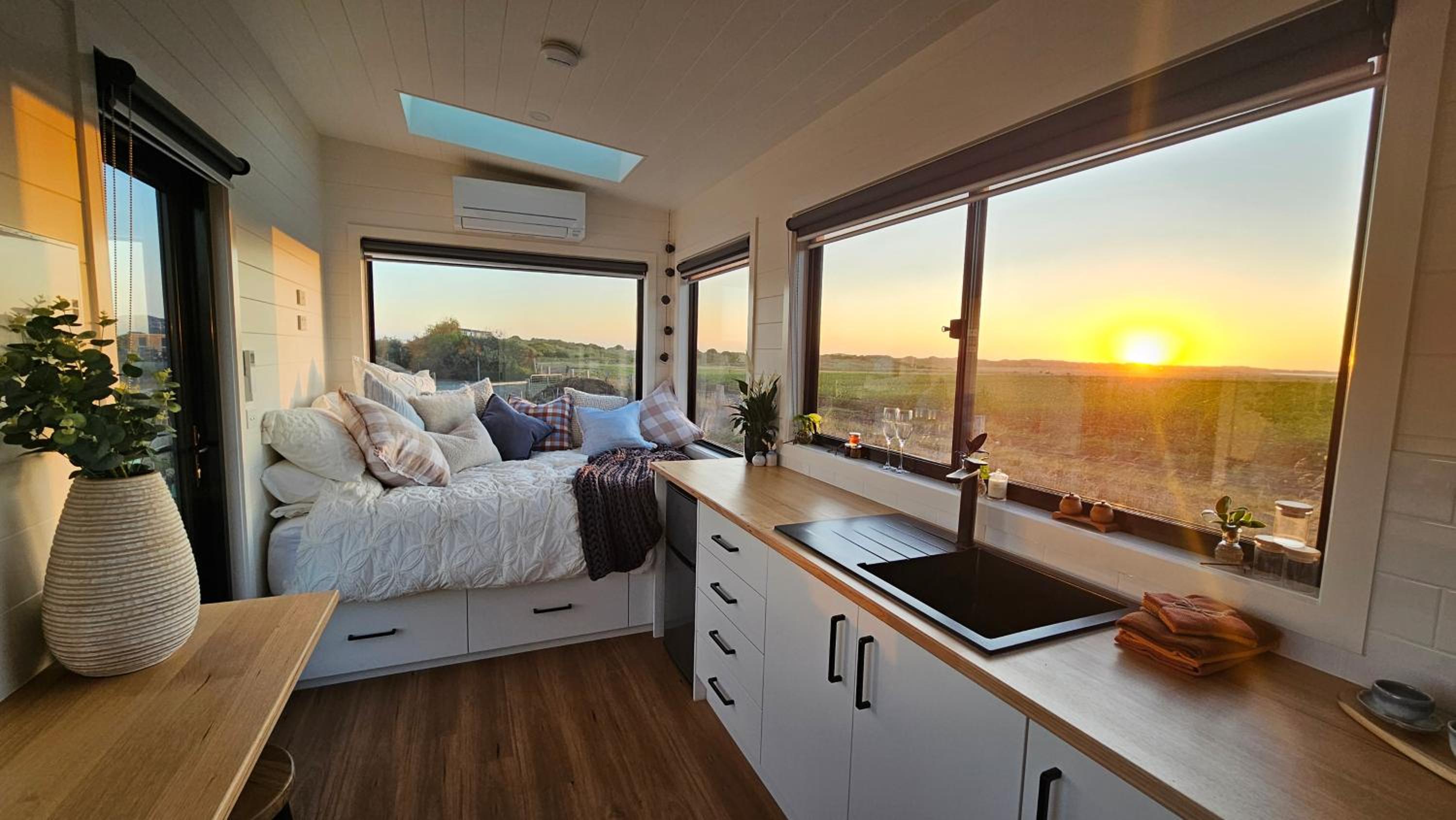King Room with Lake View photo 3