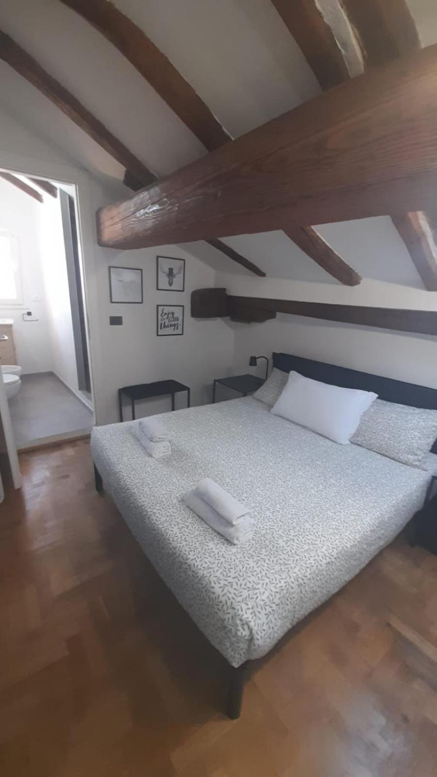 Double Room - Photo 6