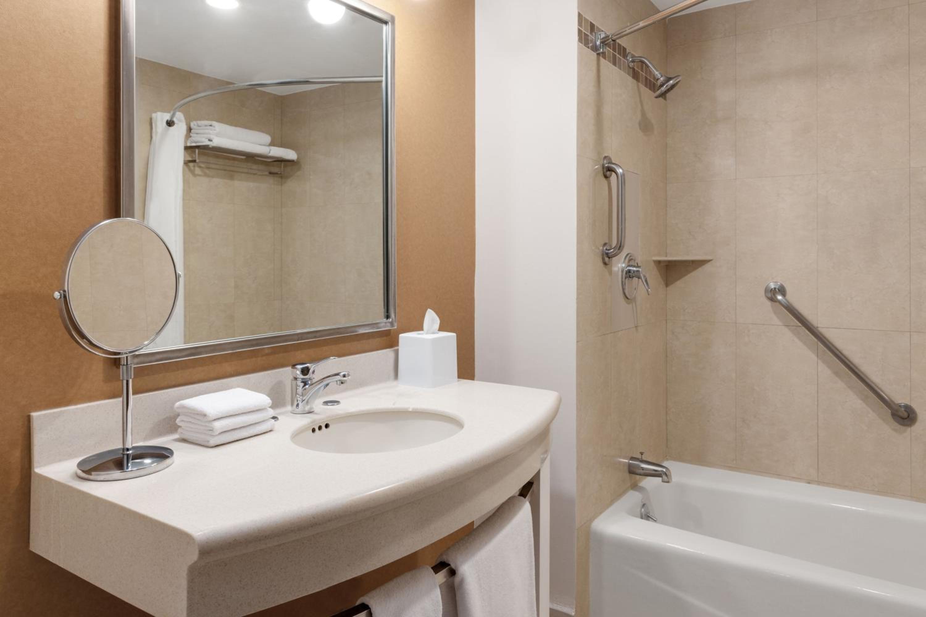 Deluxe, Guest room, 2 Queen(s) - Photo 1