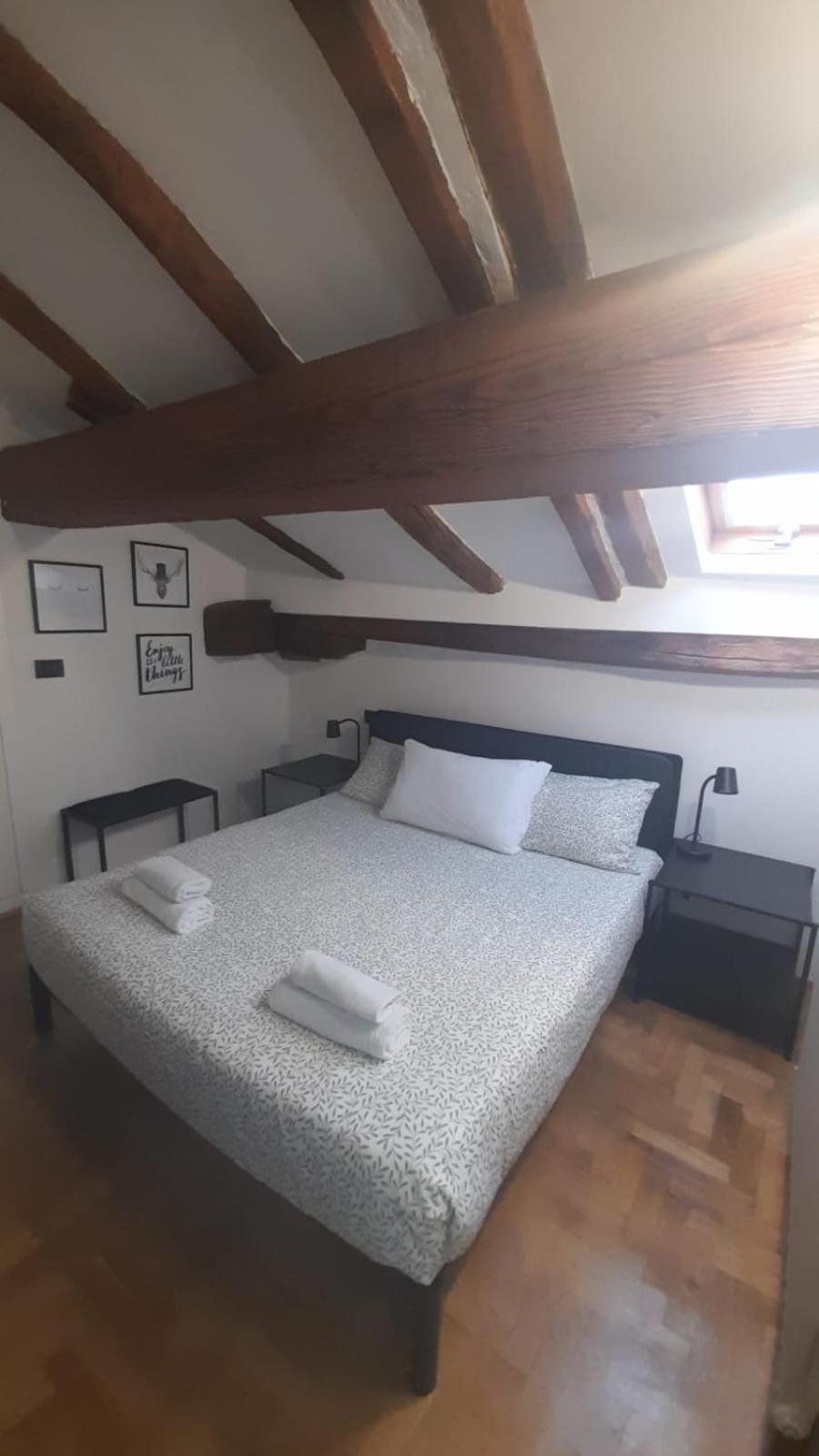 Double Room - Photo 8