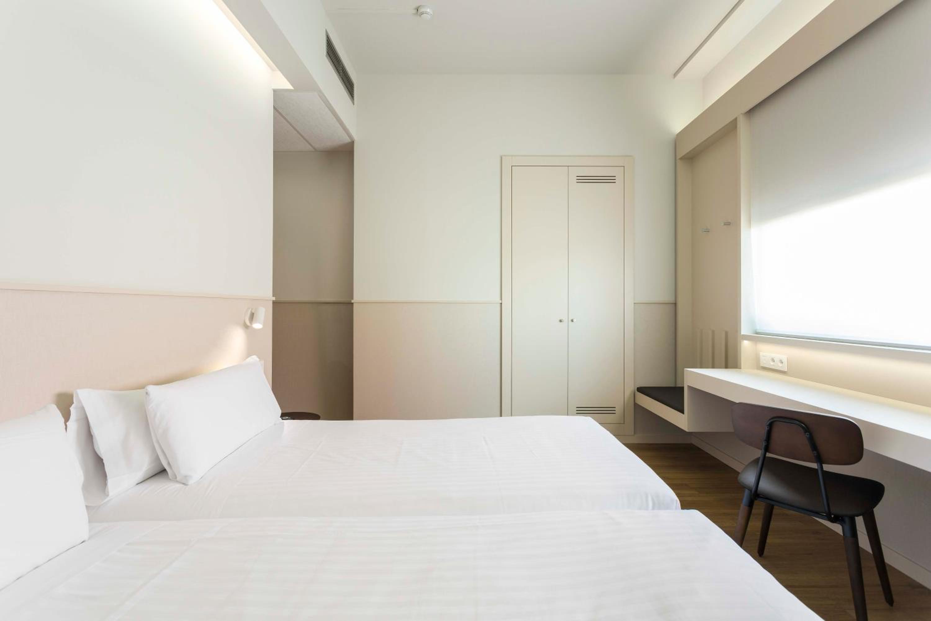 Twin Room - Photo 1
