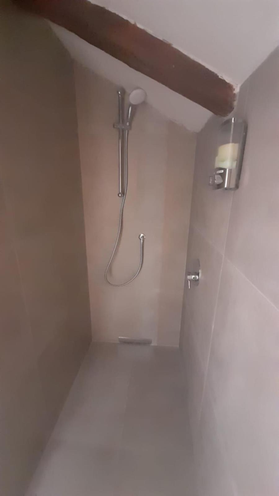 Double Room - Photo 16
