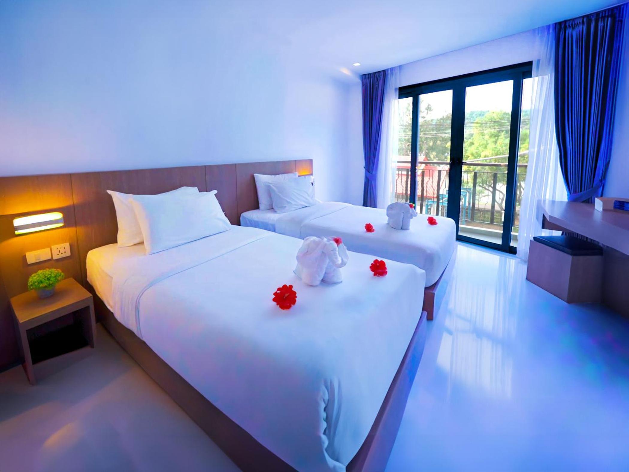 Deluxe Double or Twin Room - Photo 11