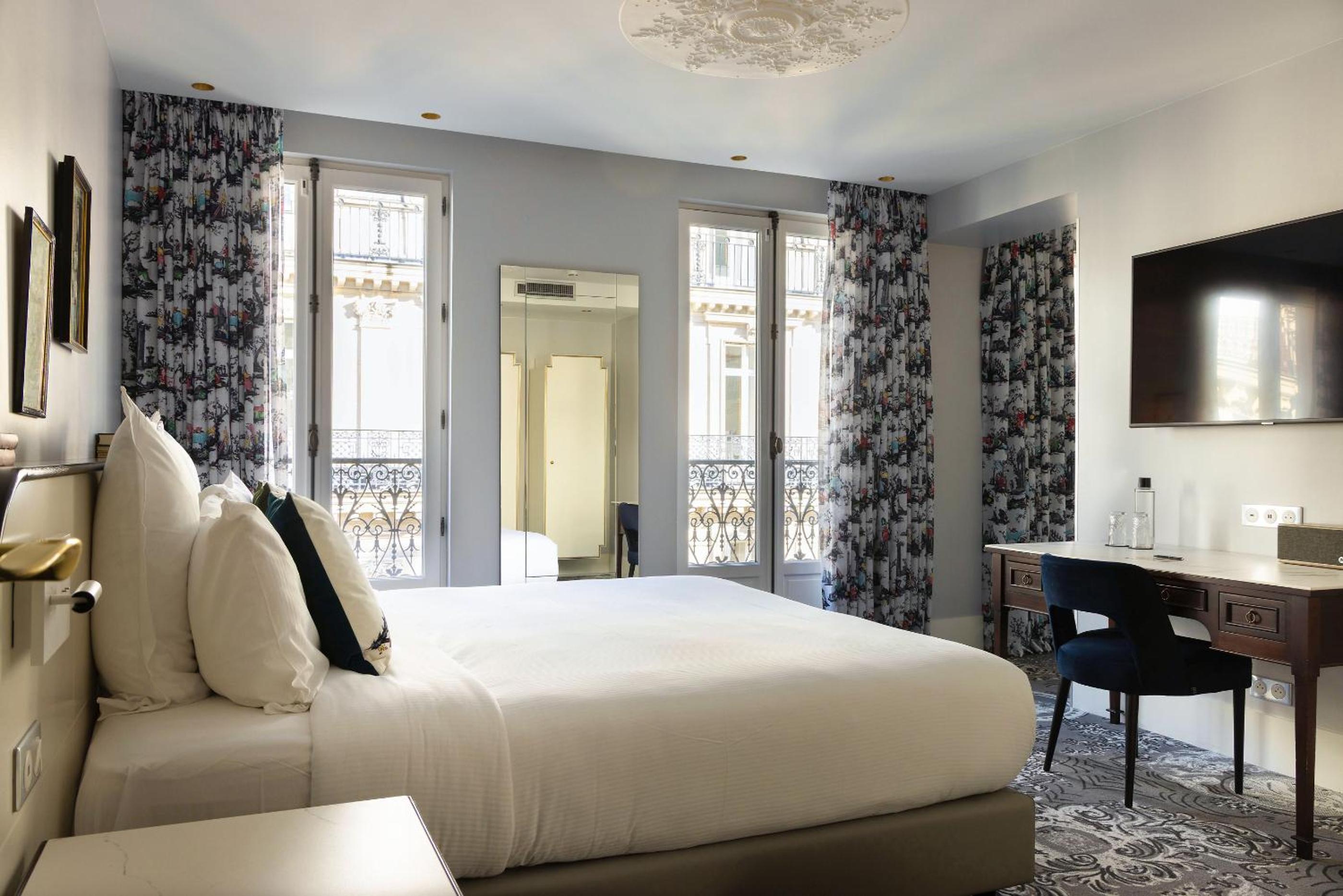 Deluxe Double Room with Balcony photo 1