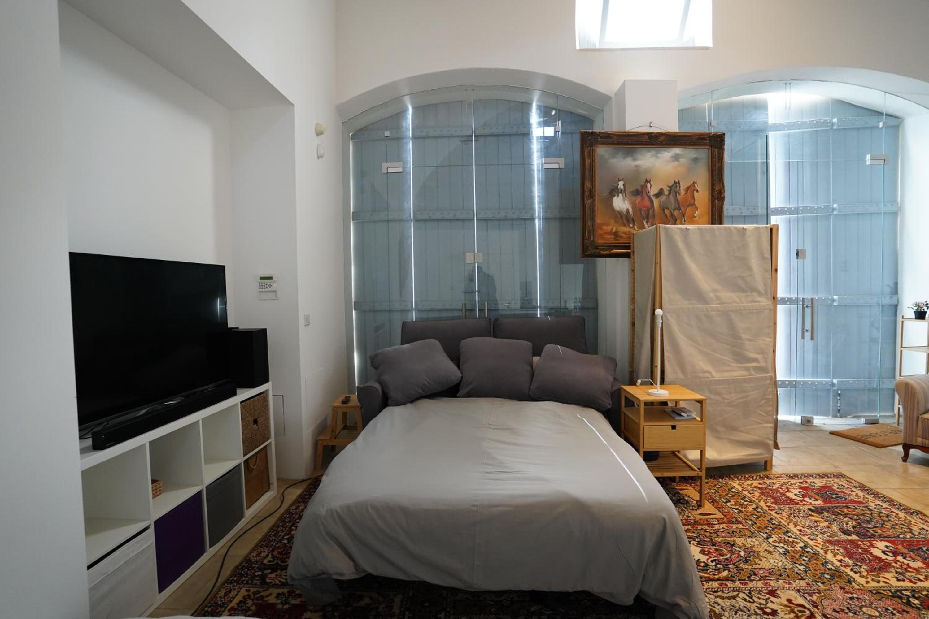 Studio Apartment photo 1