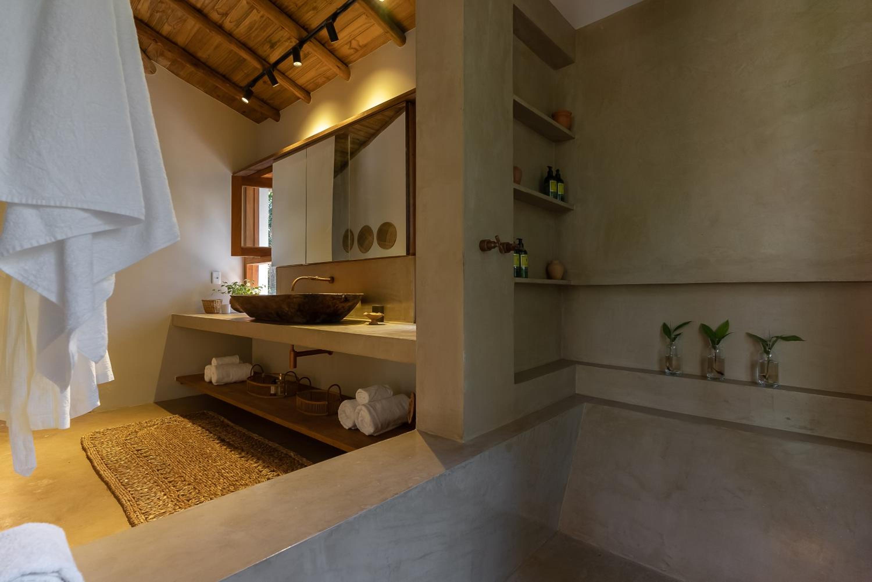 King Suite with Balcony - Photo 14