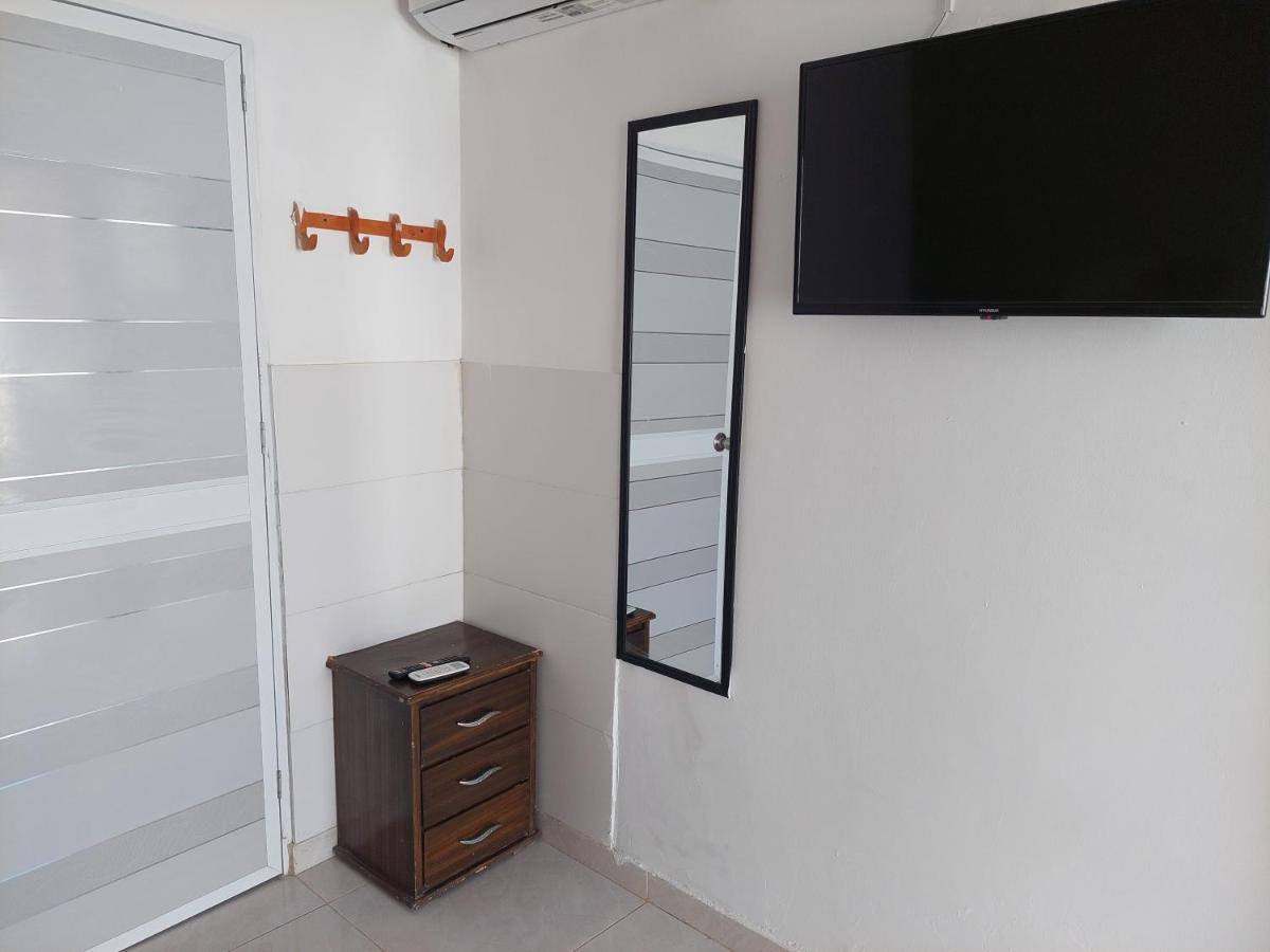Family Room with Private Bathroom photo 3