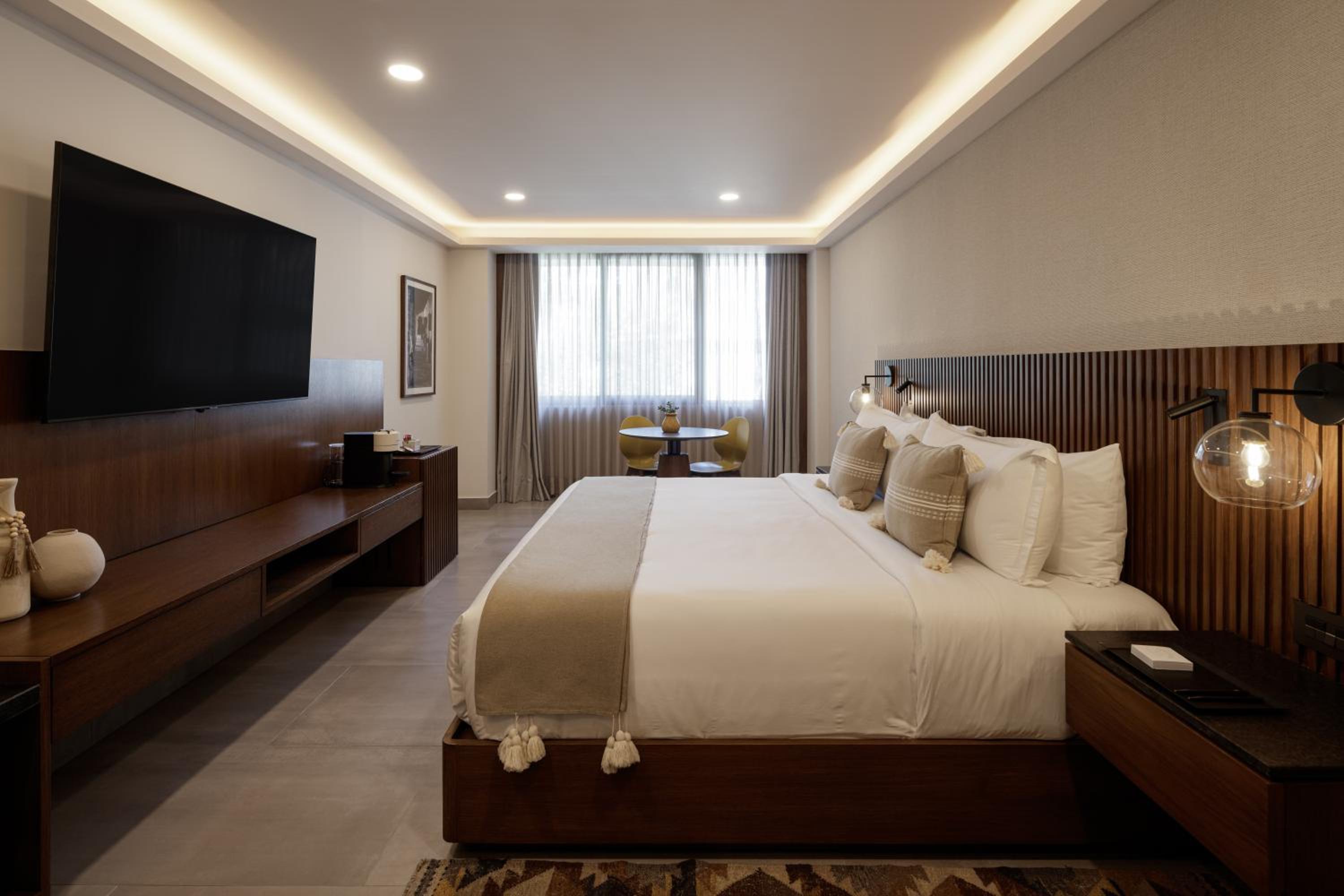 Deluxe Suite - Photo 3