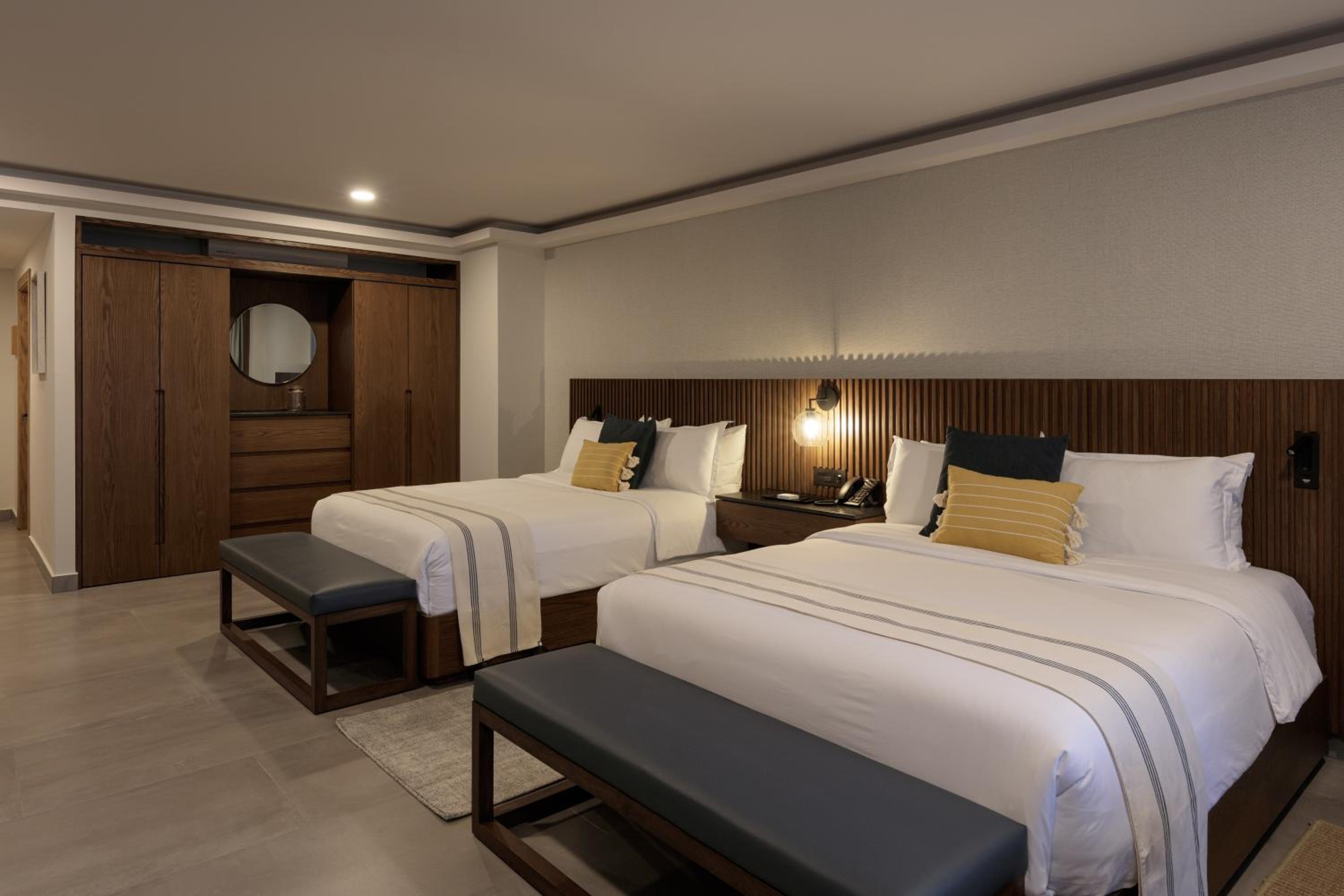 Deluxe Queen Suite - Photo 1
