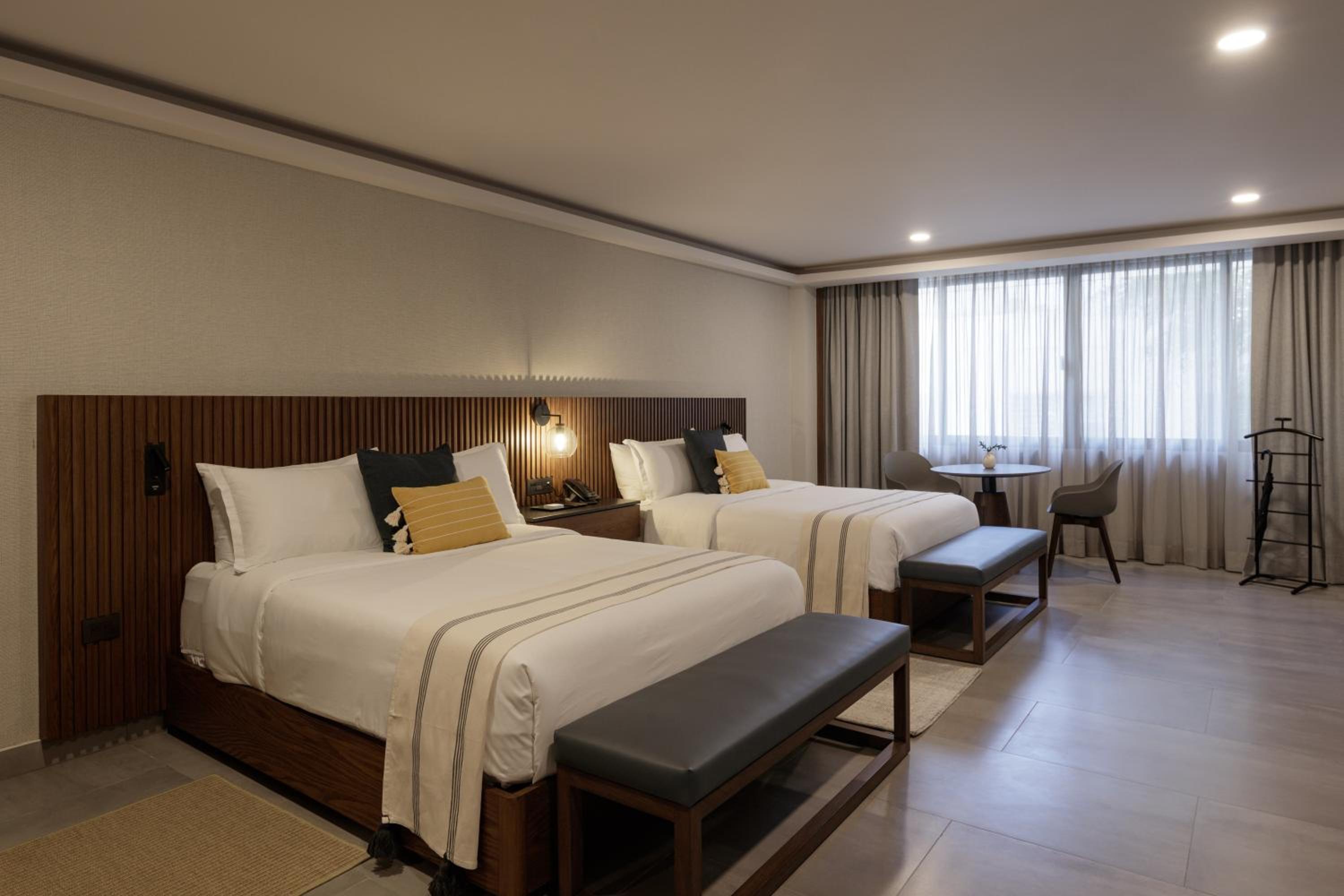 Deluxe Queen Suite - Photo 2
