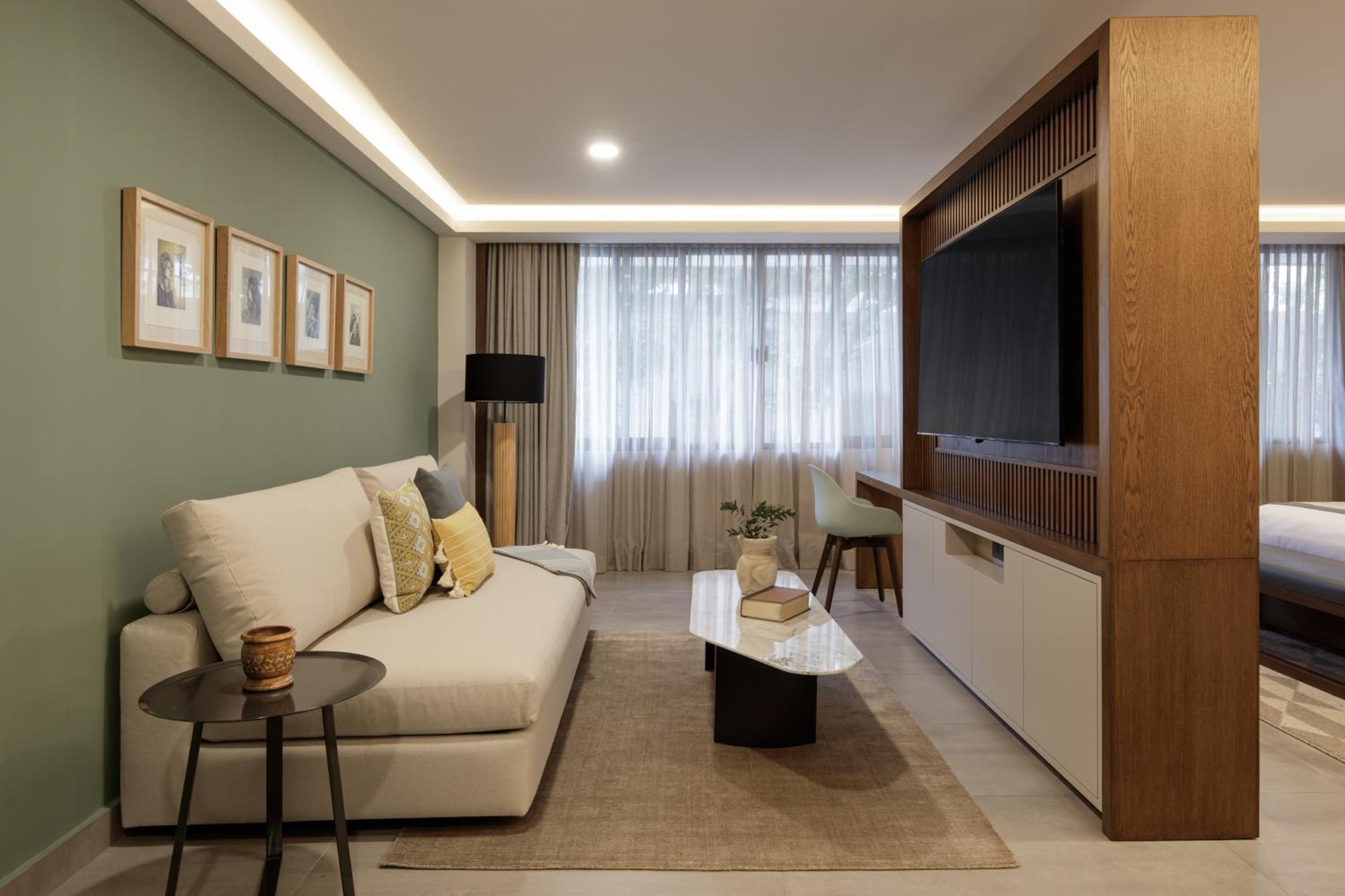 Superior Suite - Photo 4
