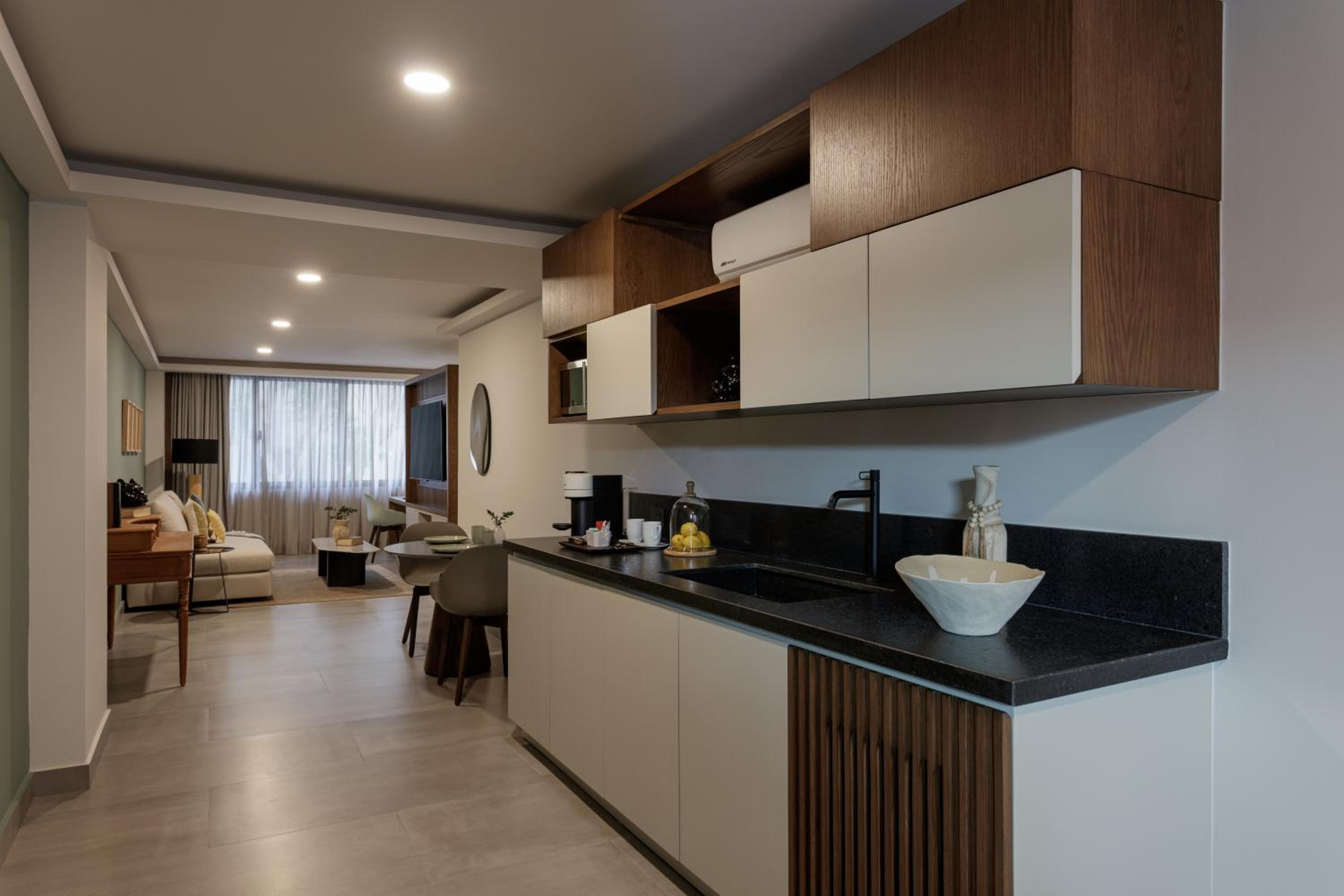 Superior Suite - Photo 7