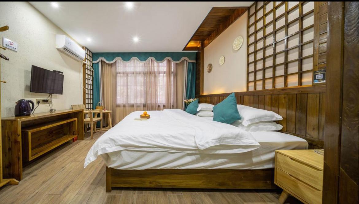 King Room with Mountain View photo 3