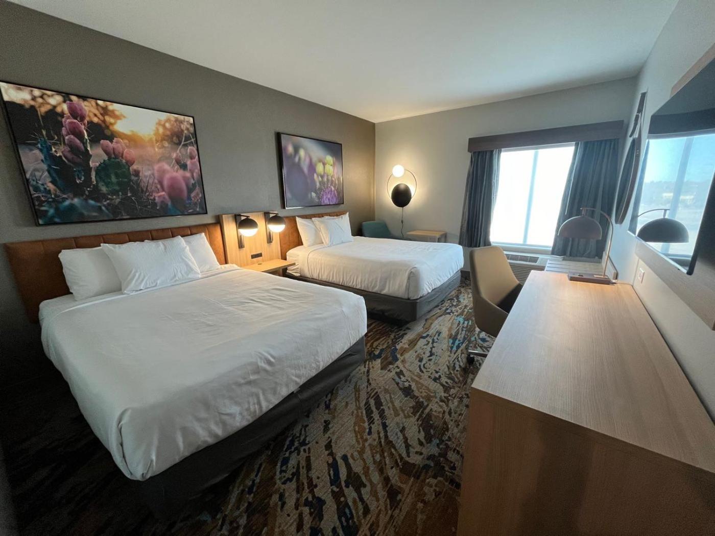 Queen Room with Two Queen Beds - Hearing Impaired Access - Photo 2