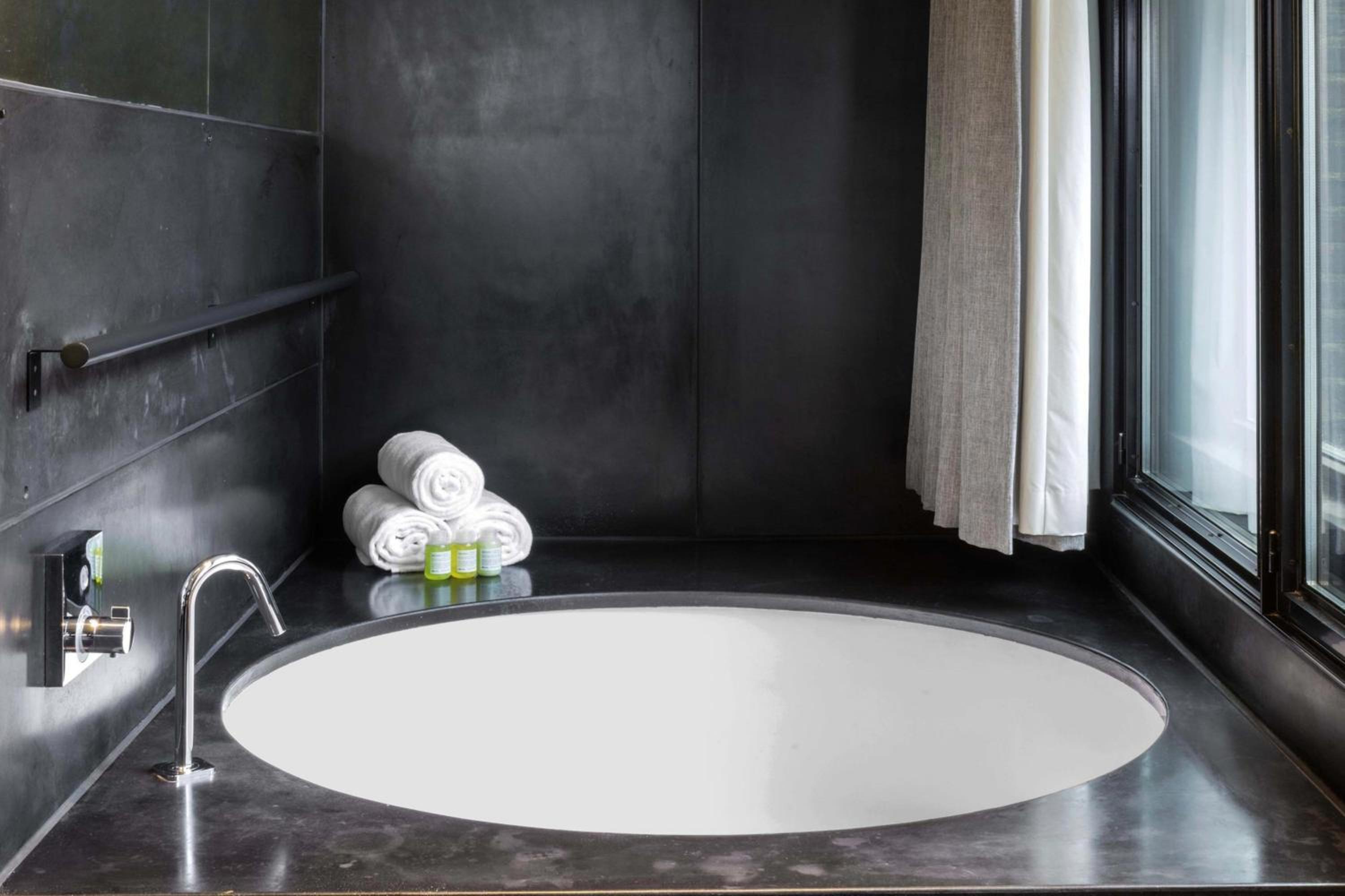 Superior King Suite photo 2