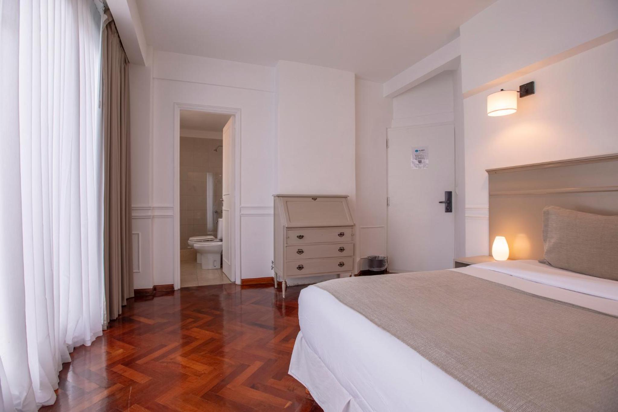Deluxe Double Room with Balcony photo 3