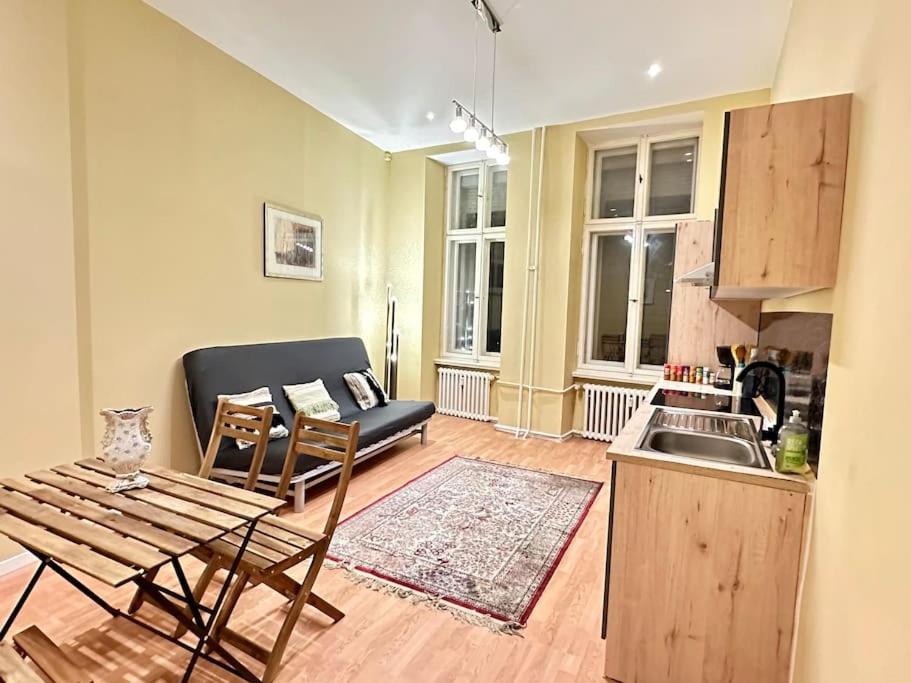 One-Bedroom Apartment photo 1