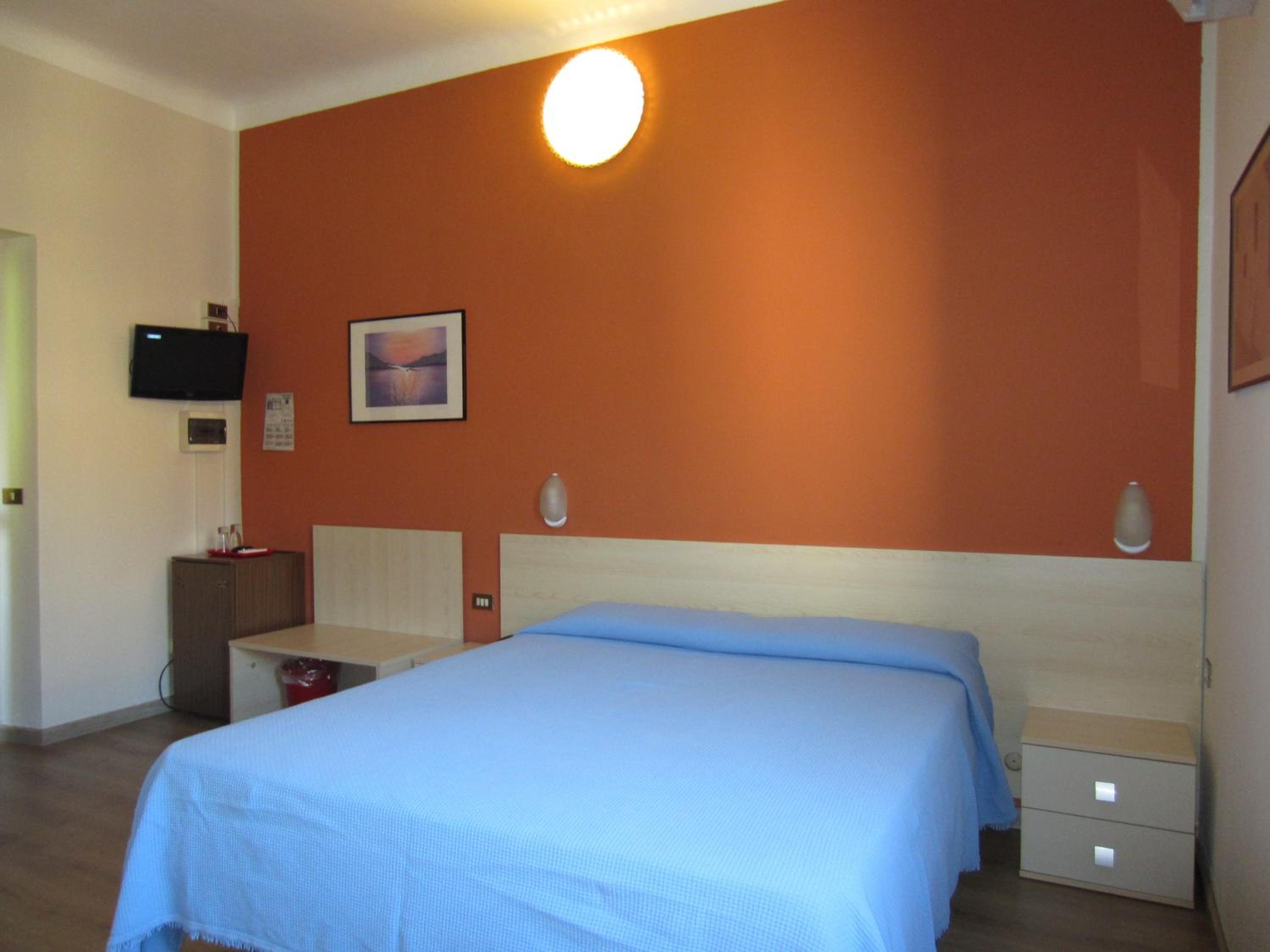 Double Room - Photo 9