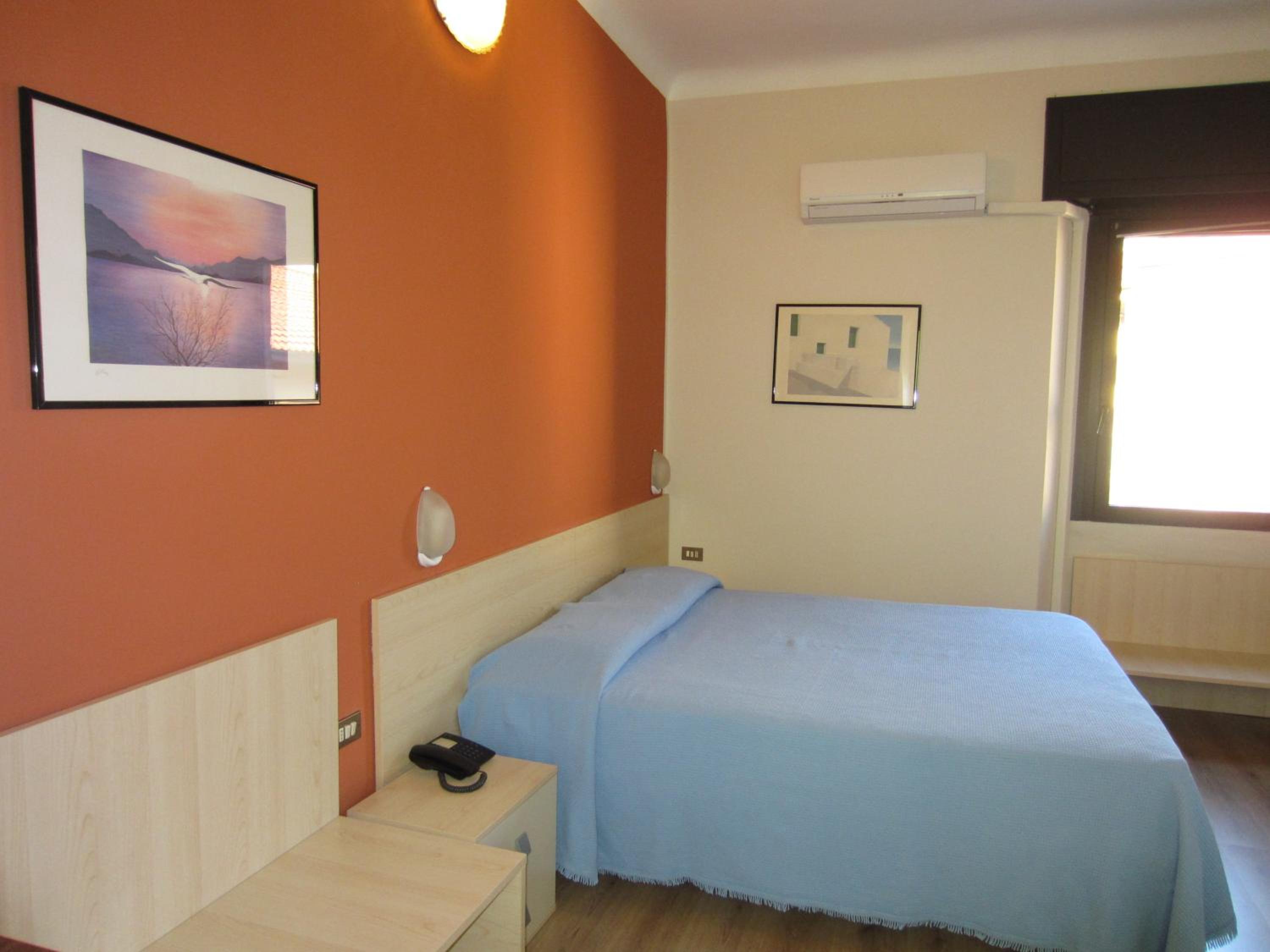 Double Room - Photo 10